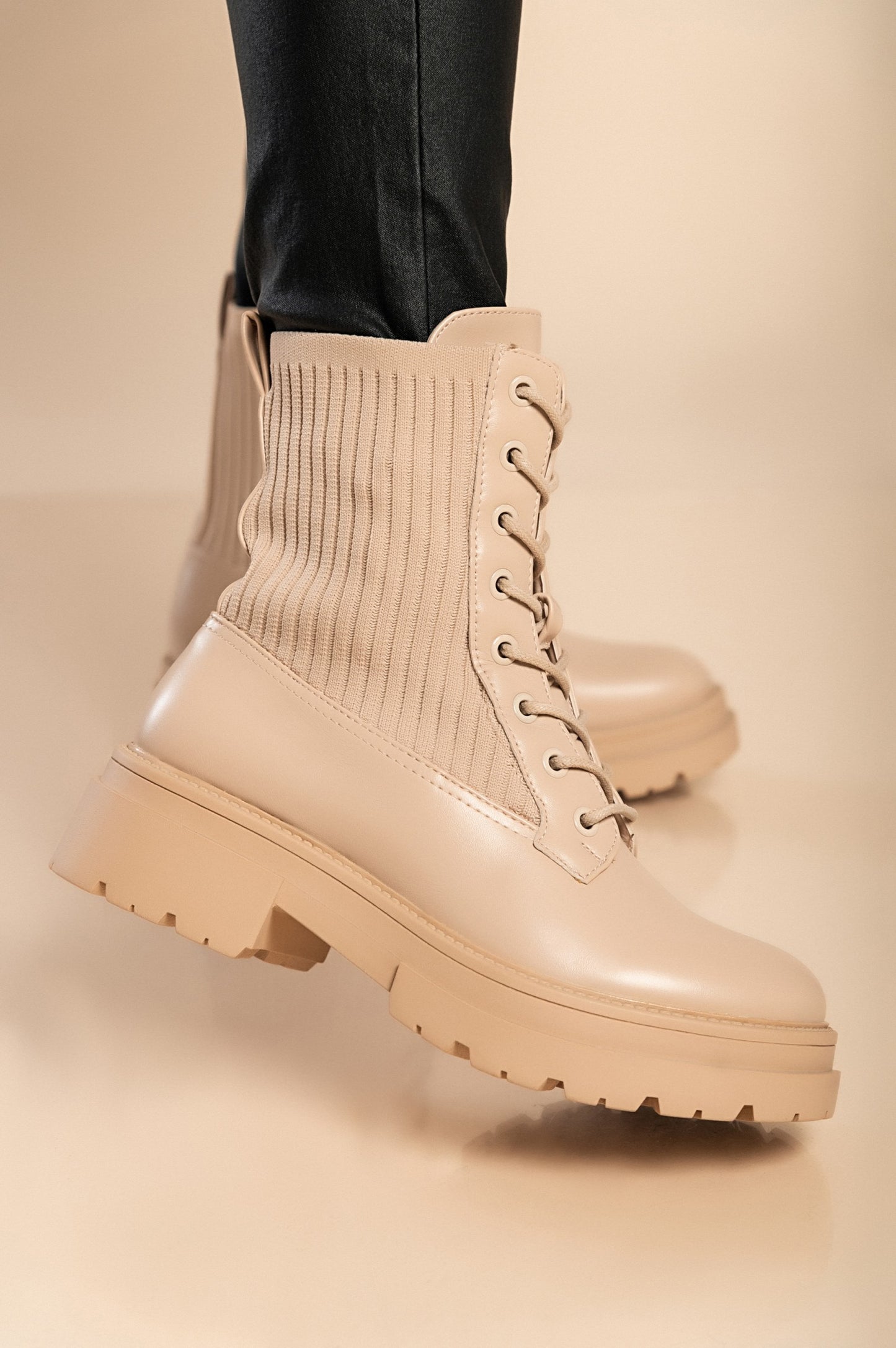 Stivaletti con lacci, beige