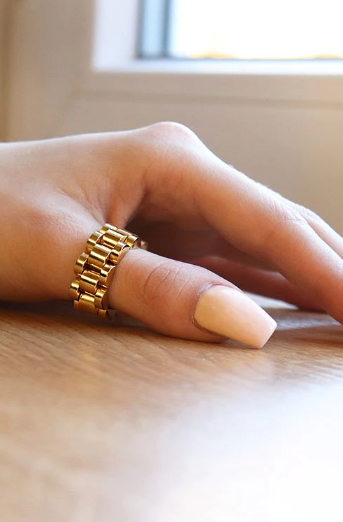 Anello elegante, colore oro