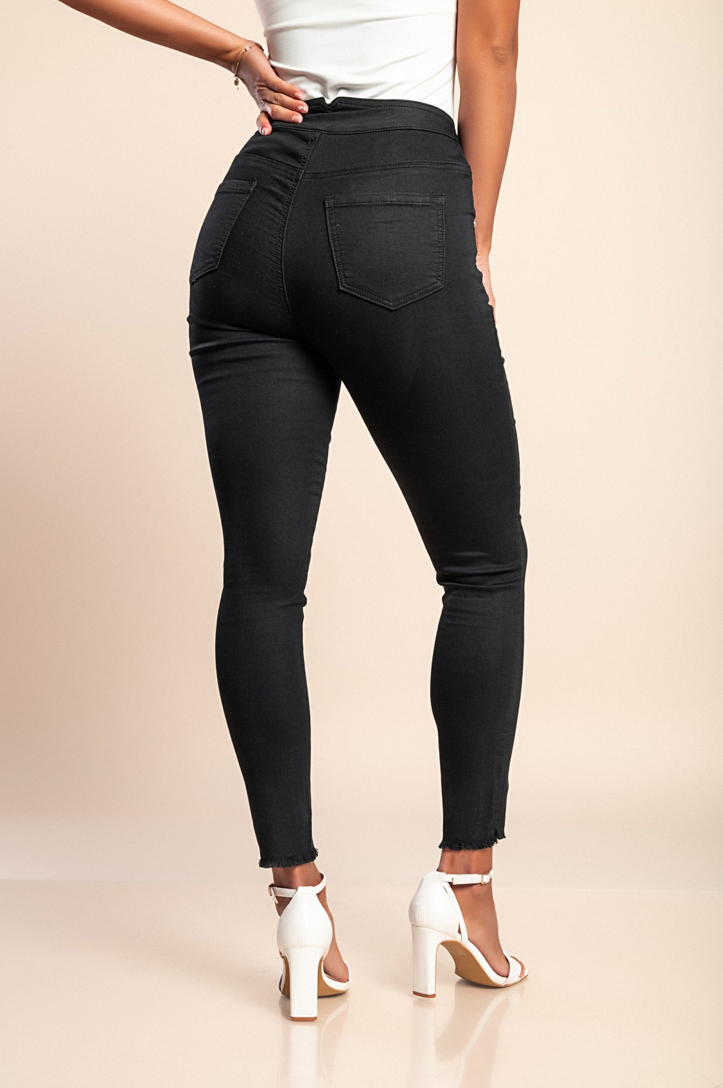 Jeans con bottoni decorativi, neri