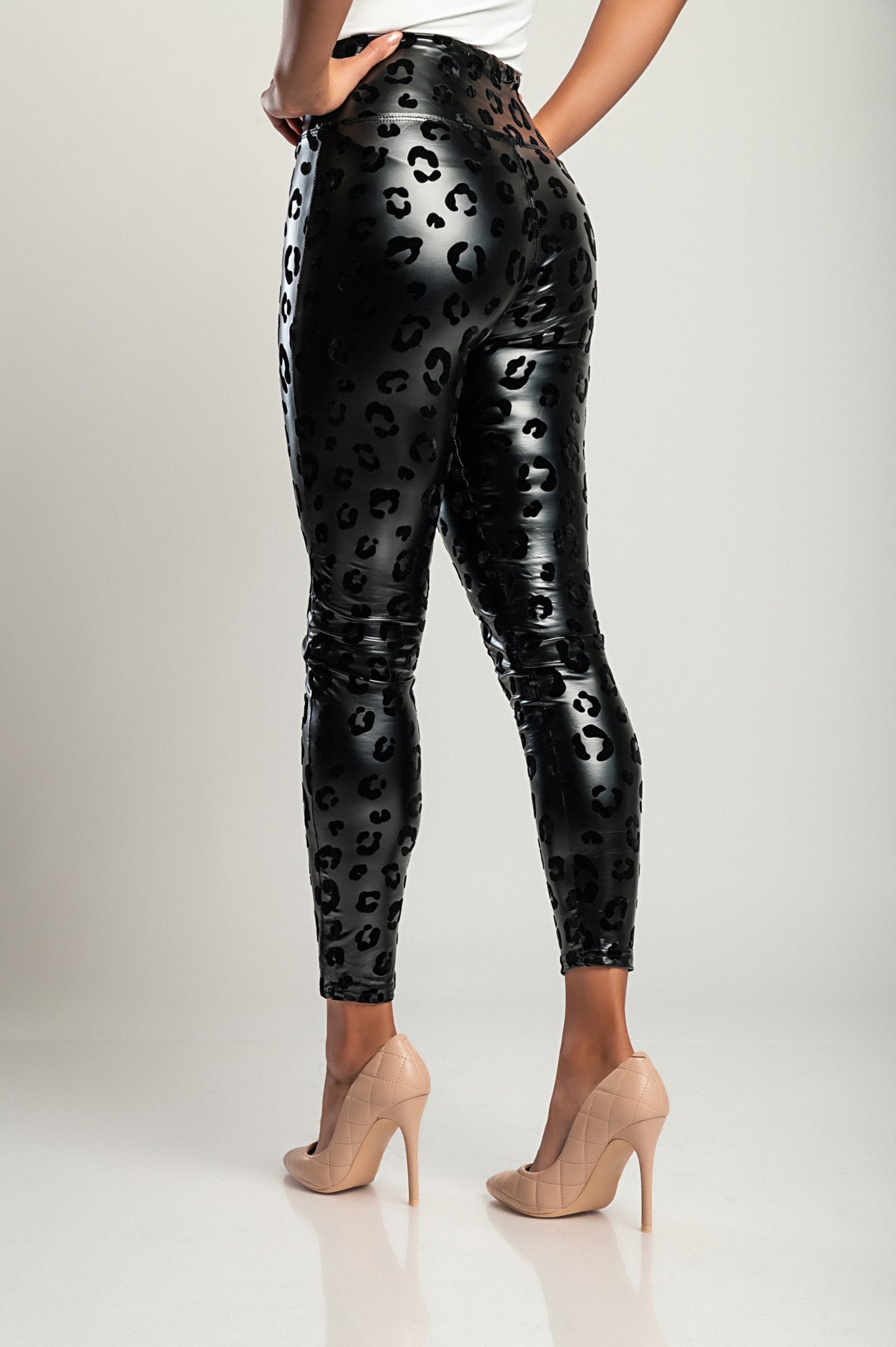 Leggings alla moda in ecopelle, neri.