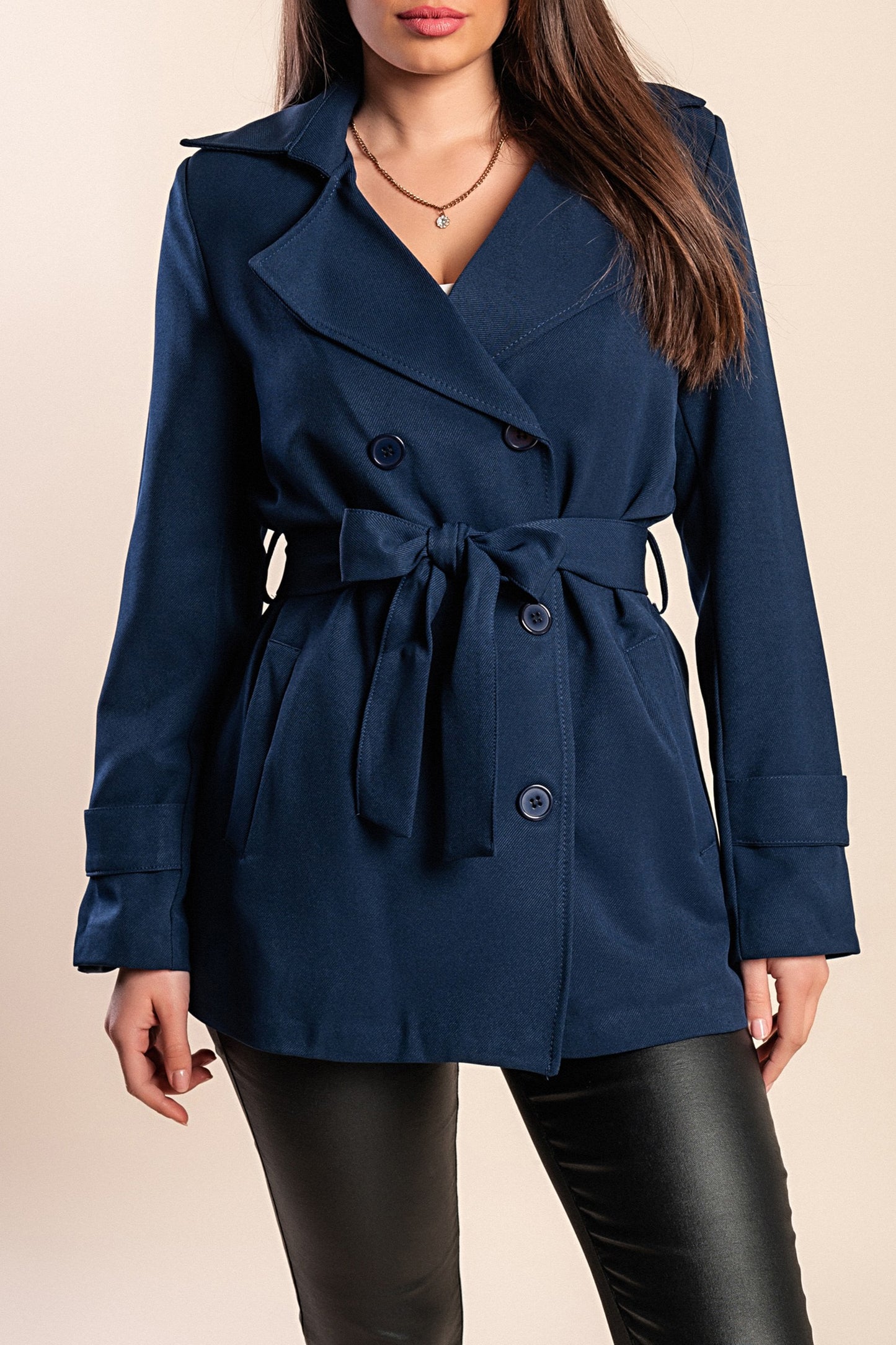 Elegante trench corto con bottoni, bordeaux