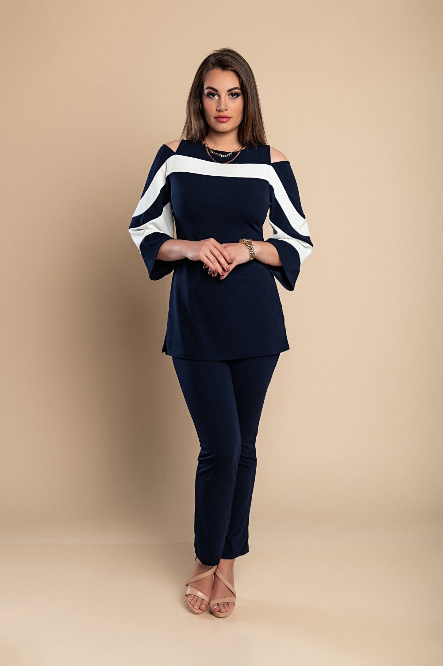 Competo elegante top con maniche a campana e pantaloni, nero