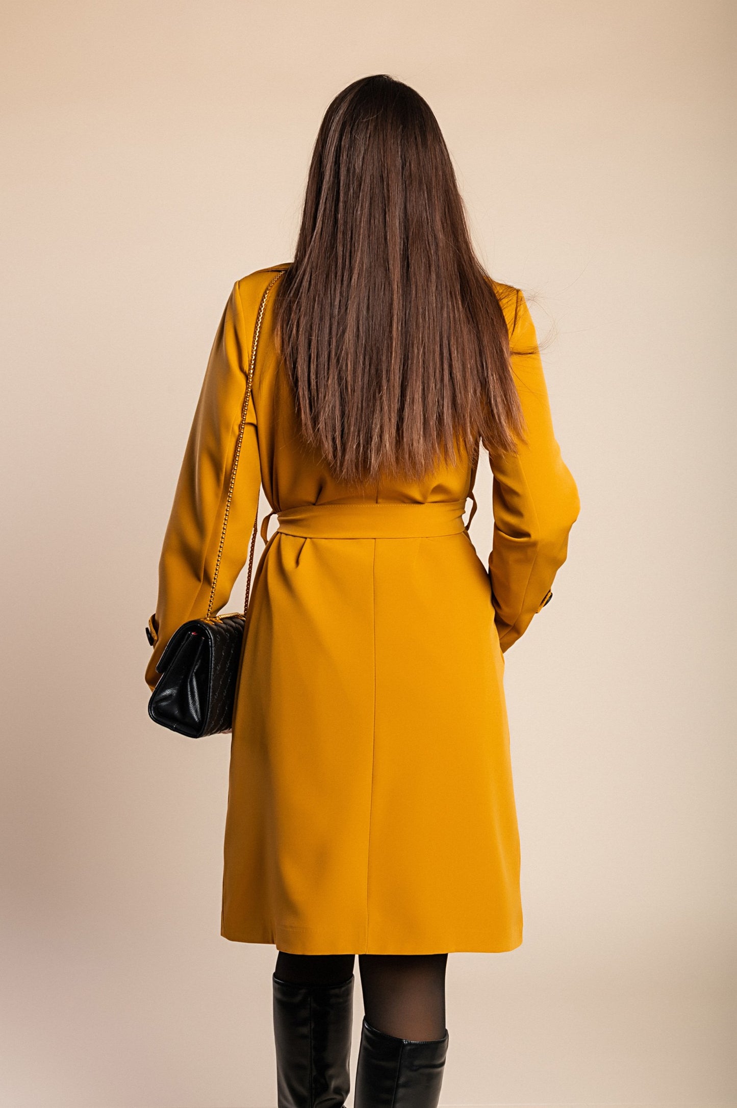 Elegante trench con bottoni, beige