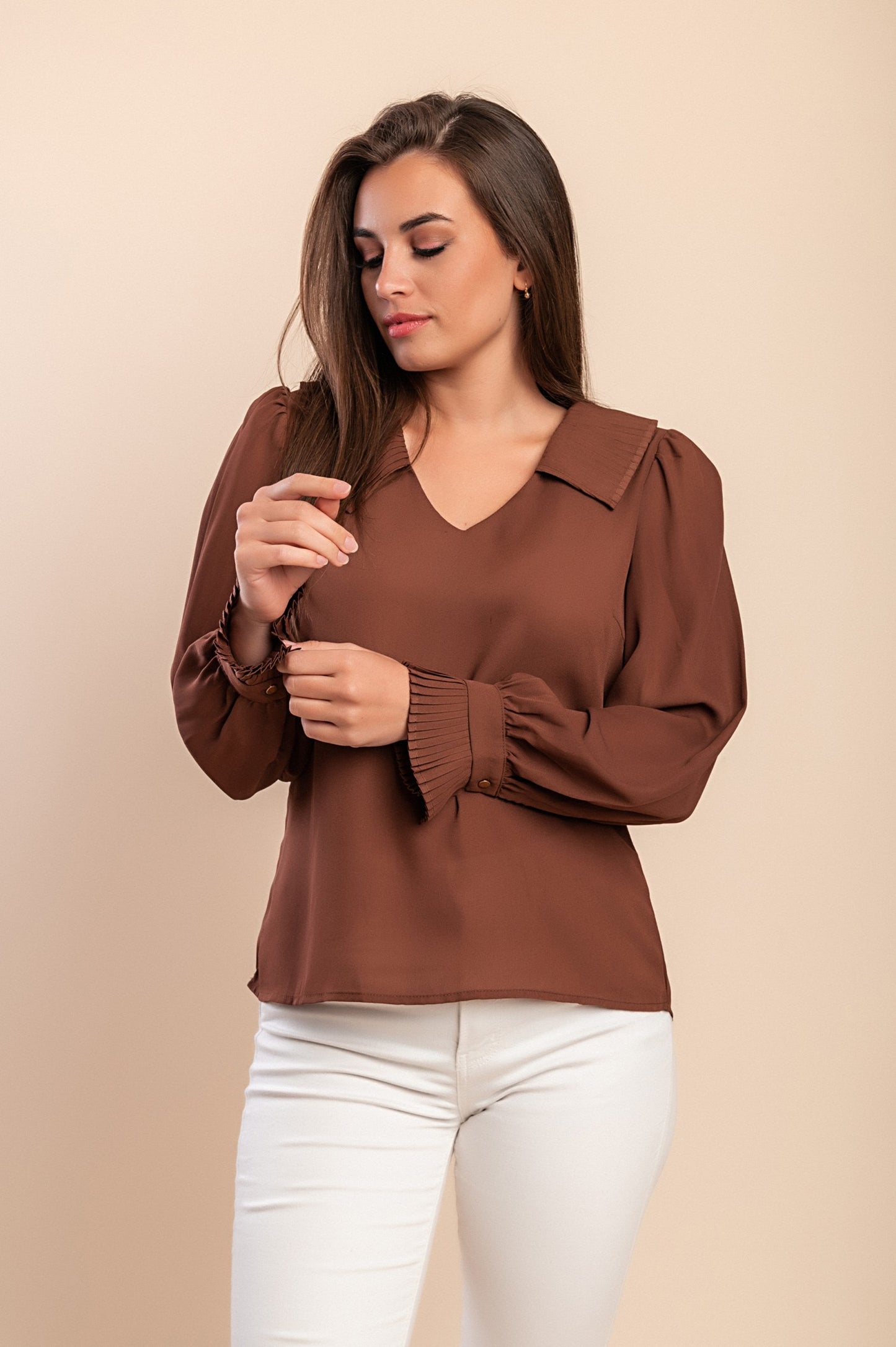 Blusa con dettaglio plissettato, marrone