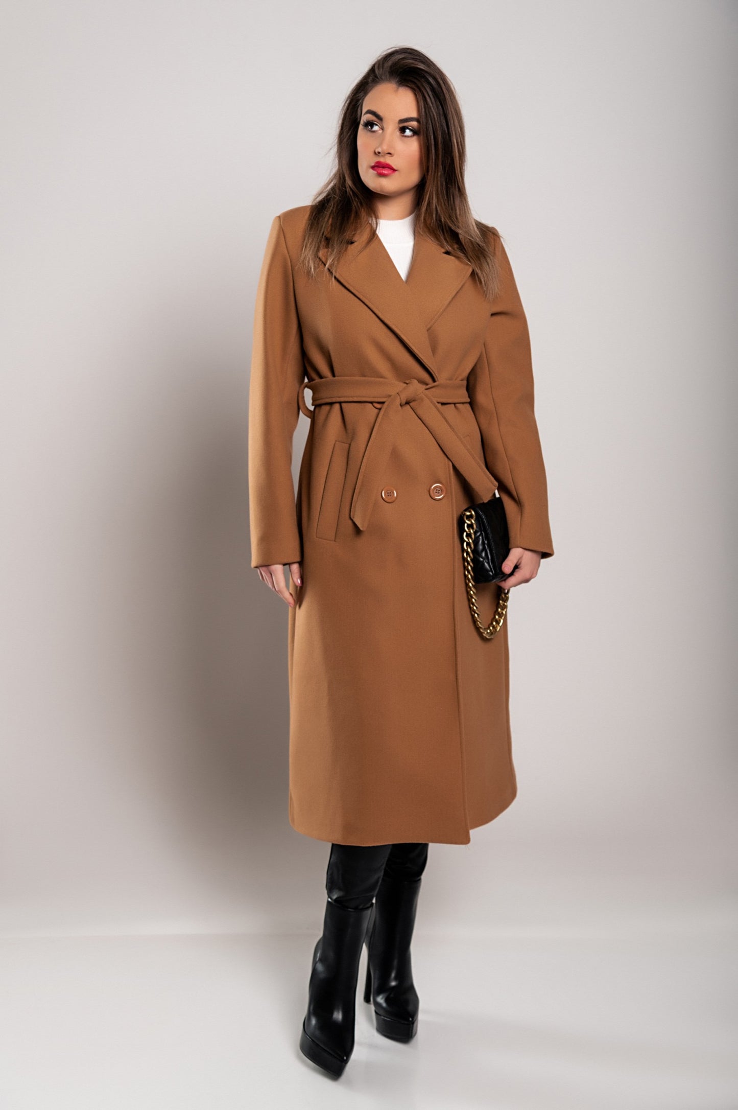 Elegante cappotto lungo con bottoni, color cammello
