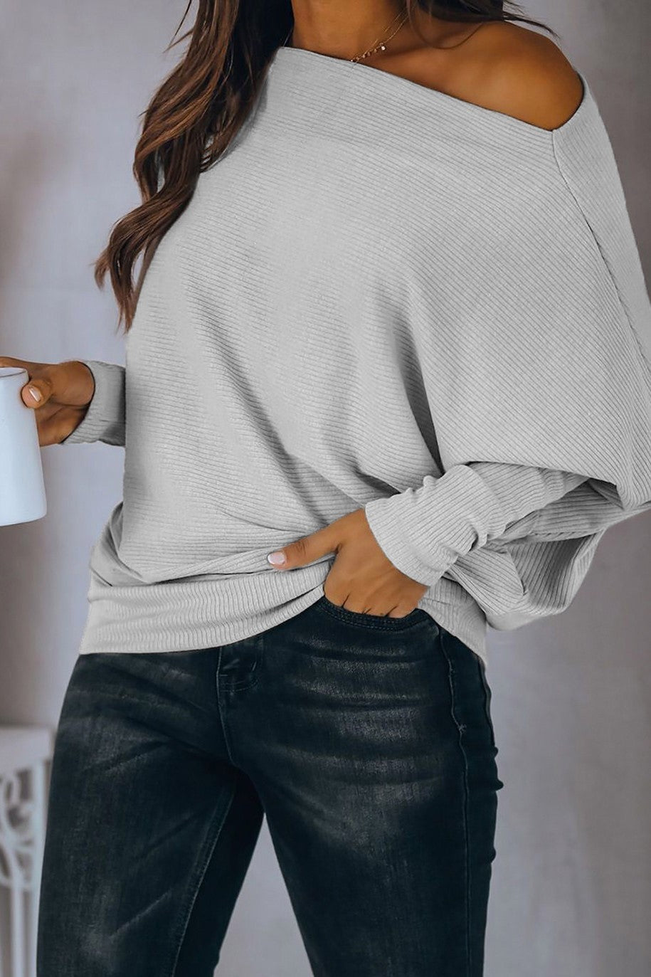 MAGLIETTA OVERSIZE CON SCOLLO A BARCA E MANICHE AMPIE DANICA, NERO