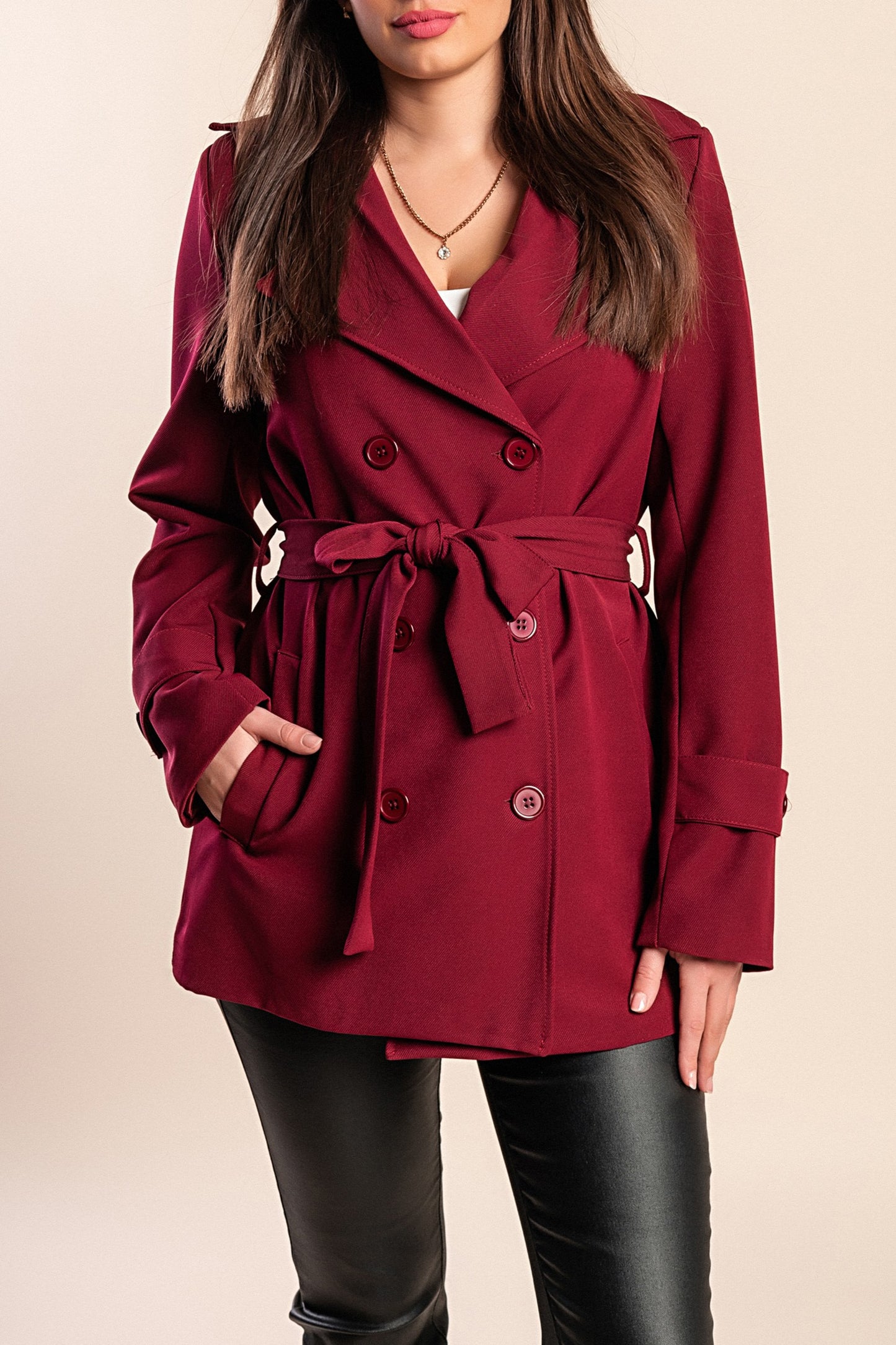 Elegante trench corto con bottoni, bordeaux