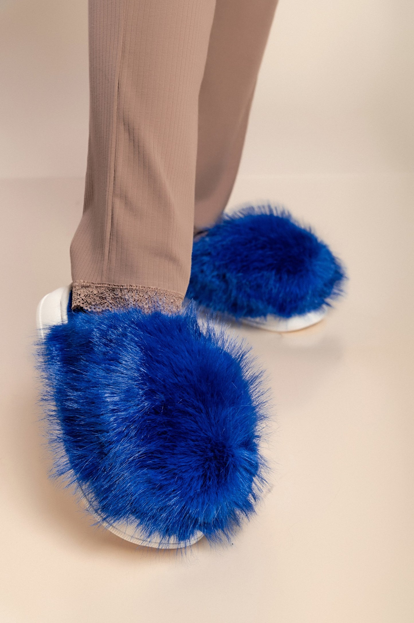 Pantofole con pelliccia artificiale, nere