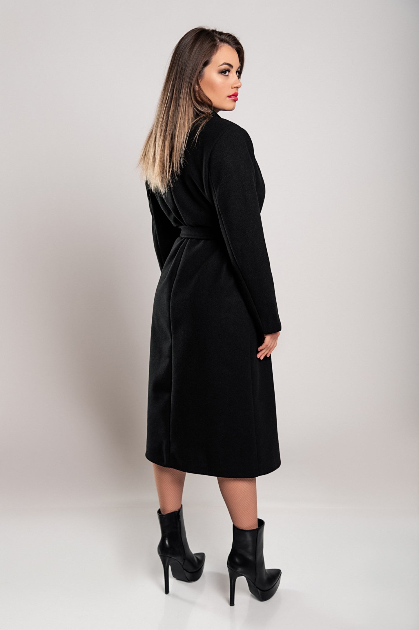 Elegante cappotto lungo con bottoni, color cammello