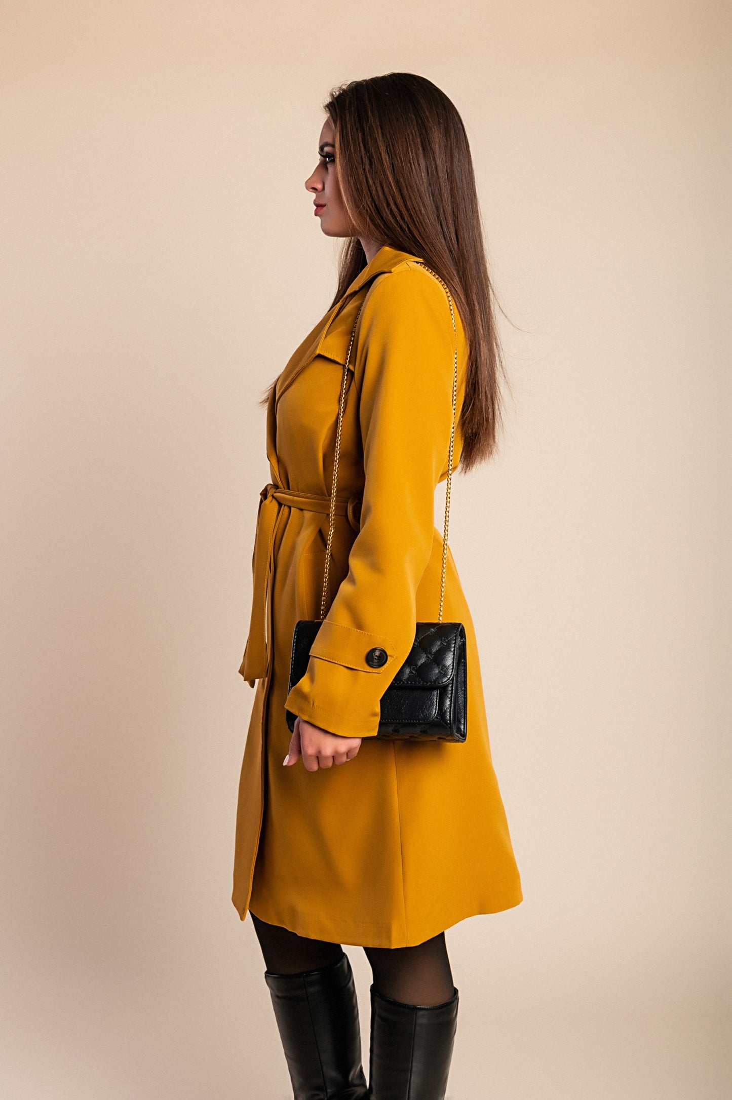 Elegante trench con bottoni, beige