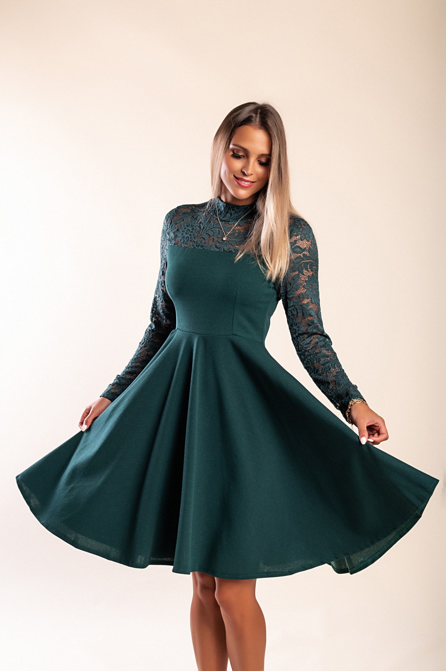Abito midi aderente con pizzo, nero