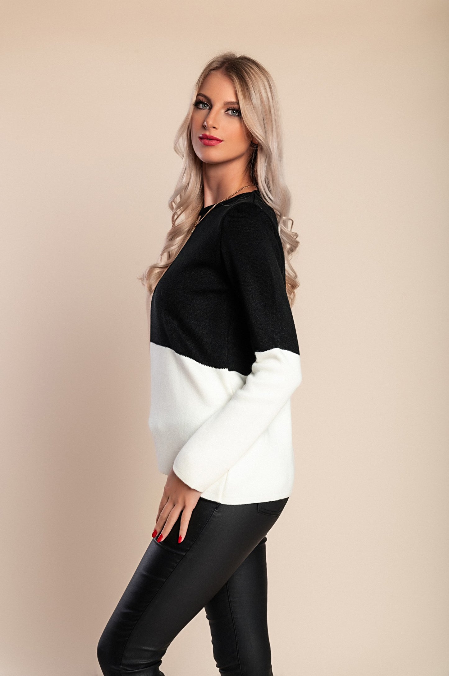Maglione lavorato a maglia in combinazione tricolore, nero