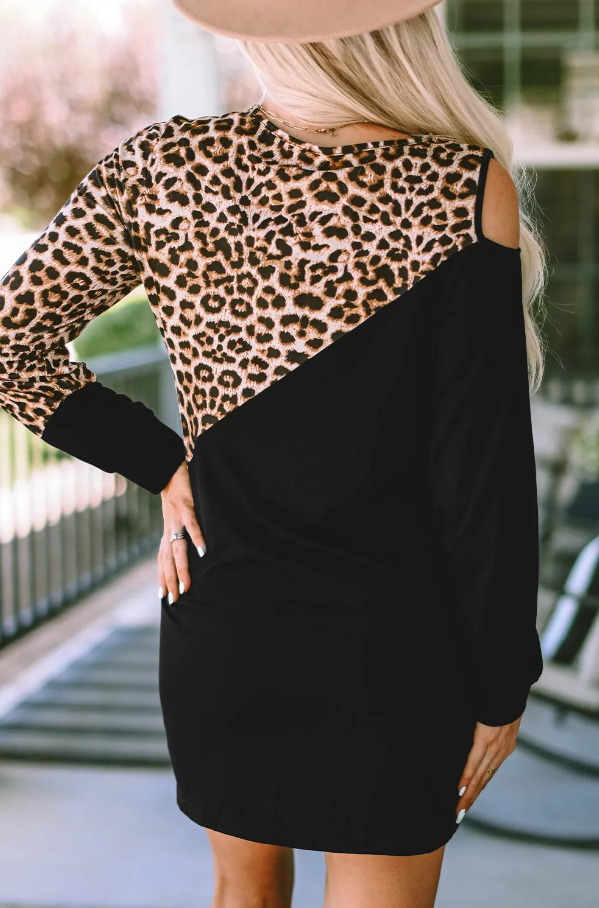 Abito corto con stampa leopardata, nero