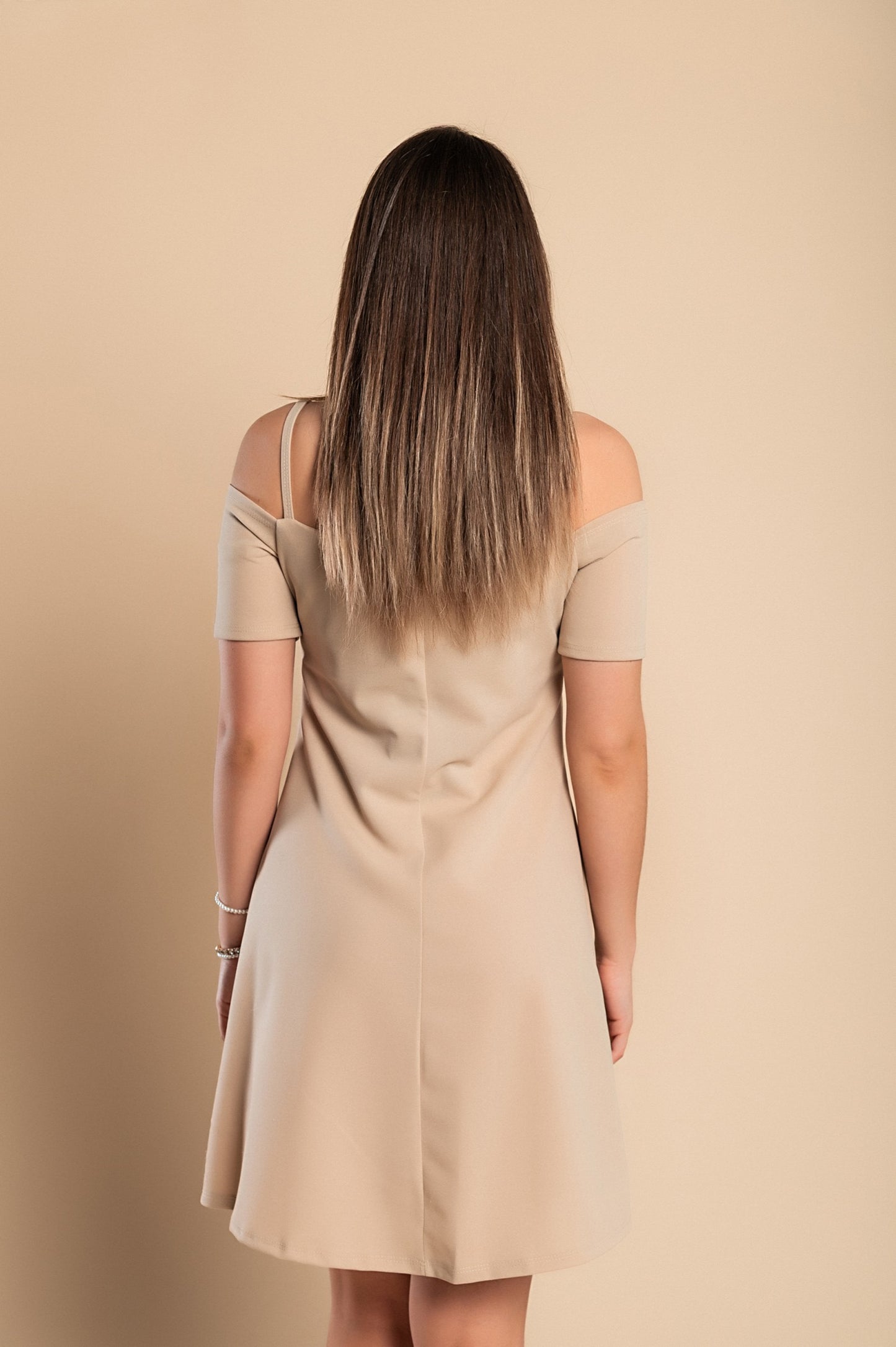 Mini abito ampio a maniche corte con spalline sottili decorative, CECINA, beige
