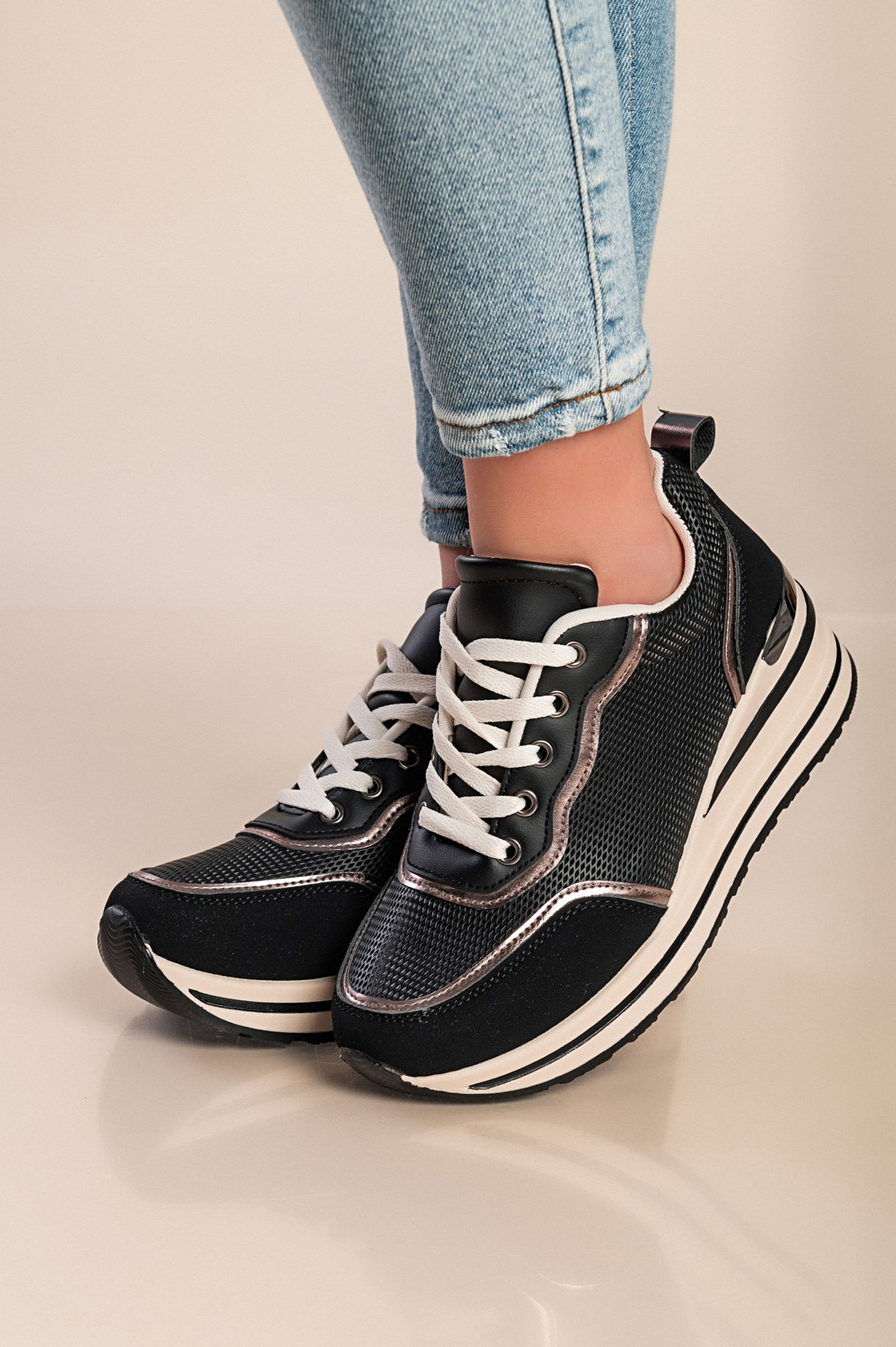 Sneakers alla moda, colore nero