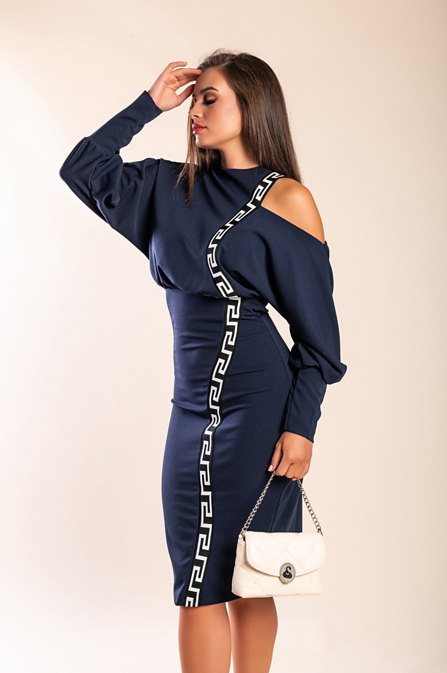 Elegante abito midi con stampa geometrica, nero e beige