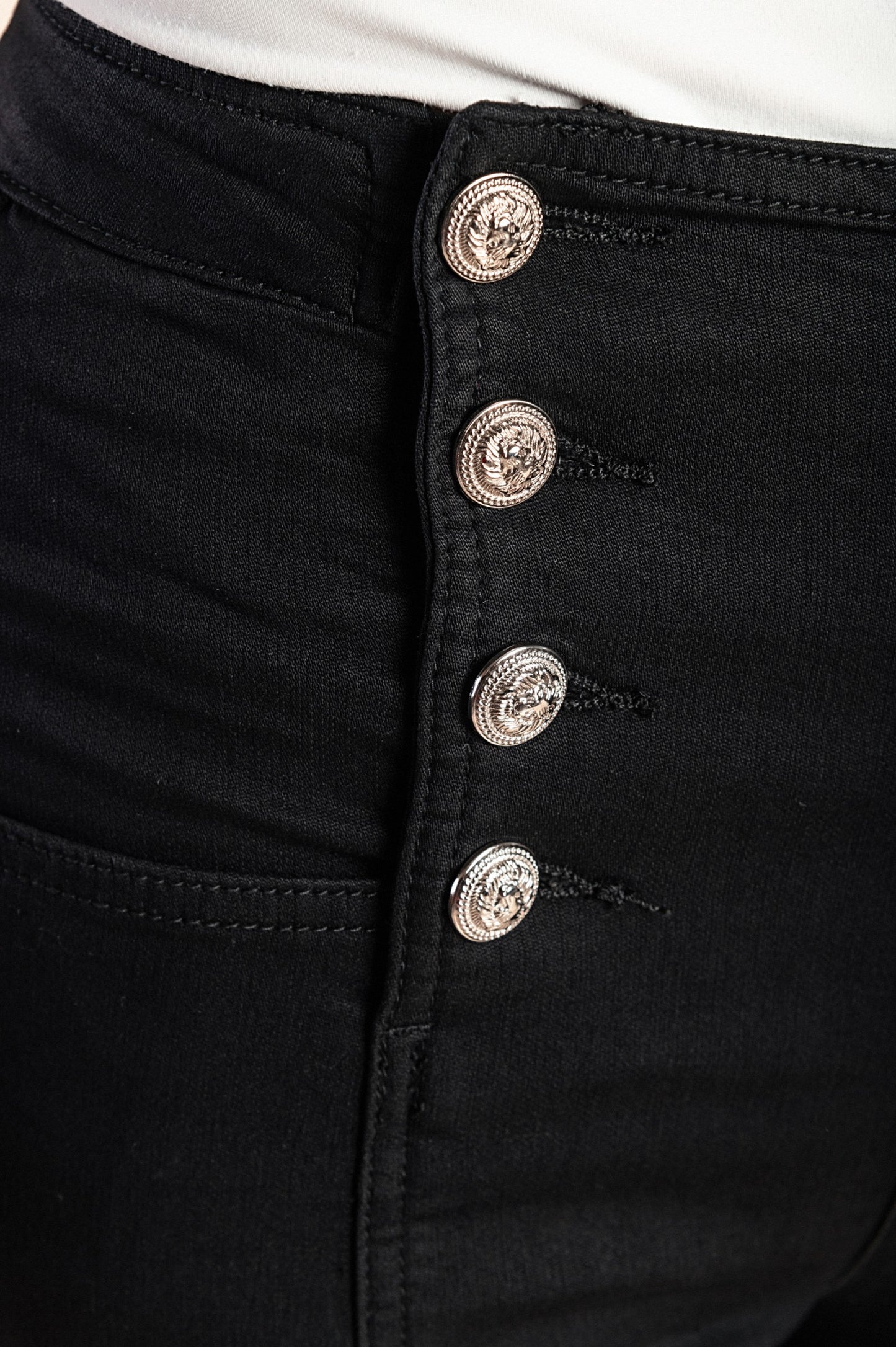Jeans con bottoni decorativi, neri