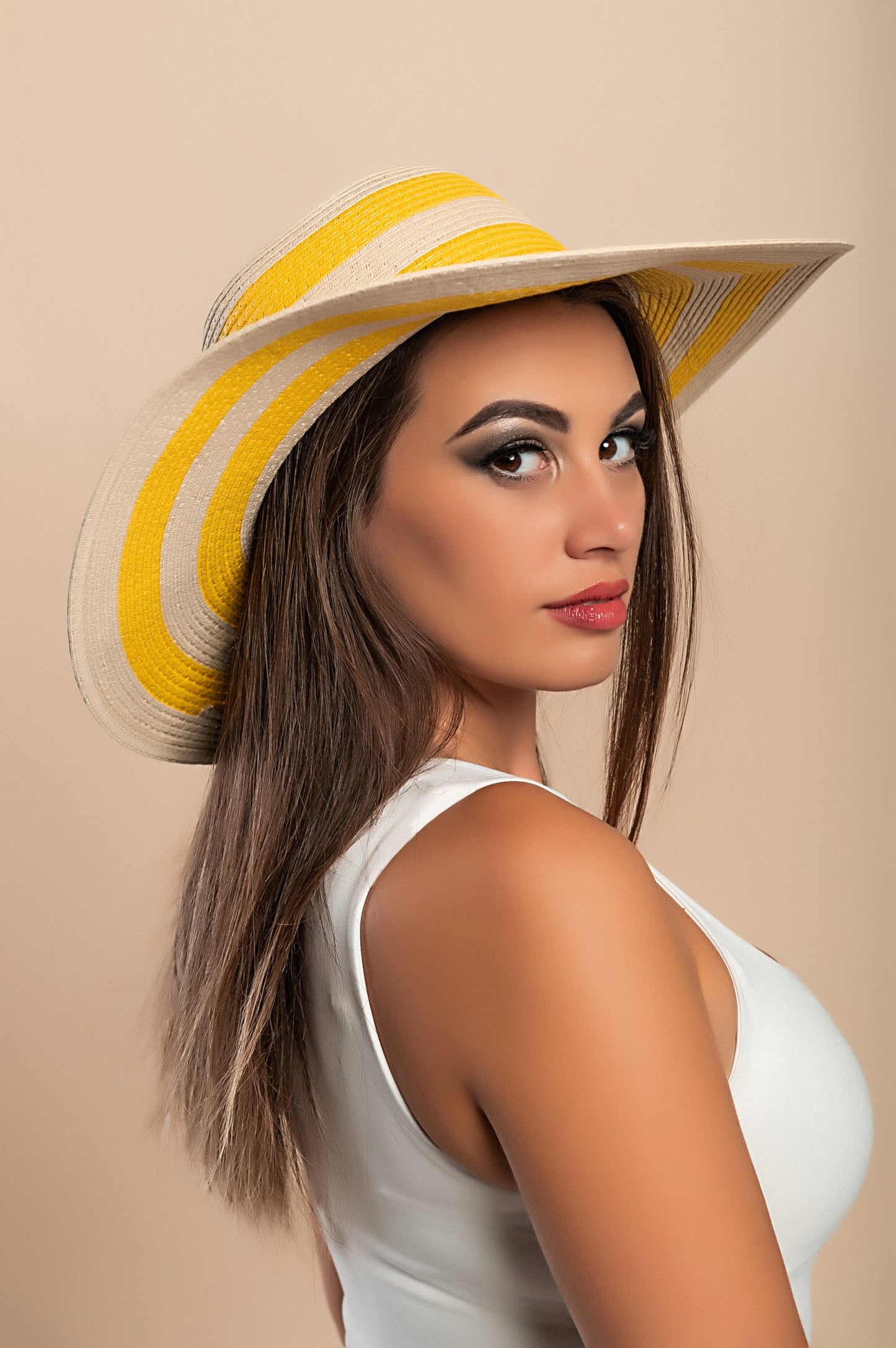 Cappello alla moda con stampa a righe, giallo