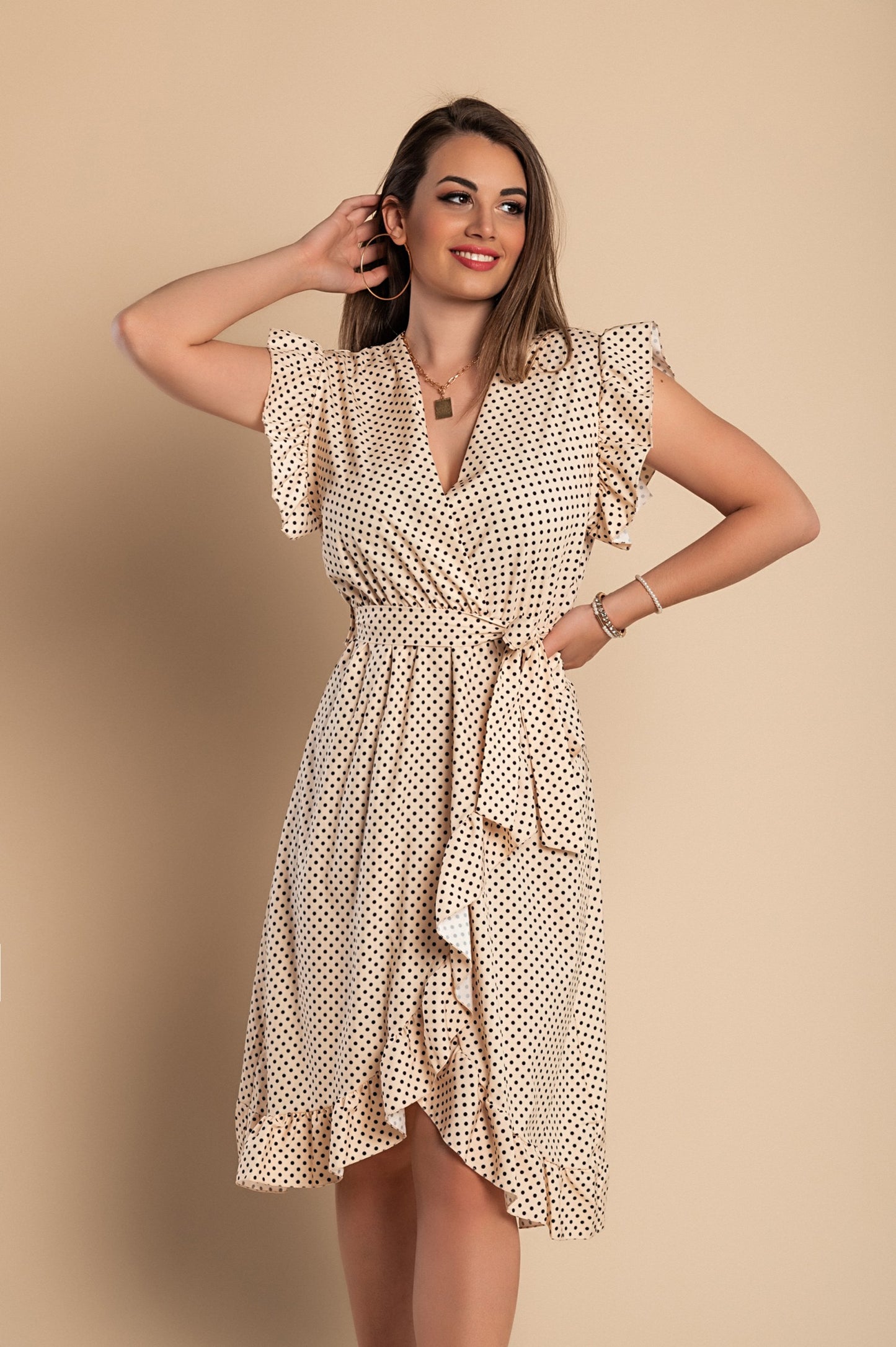 Abito midi a pois con dettagli arricciati, beige