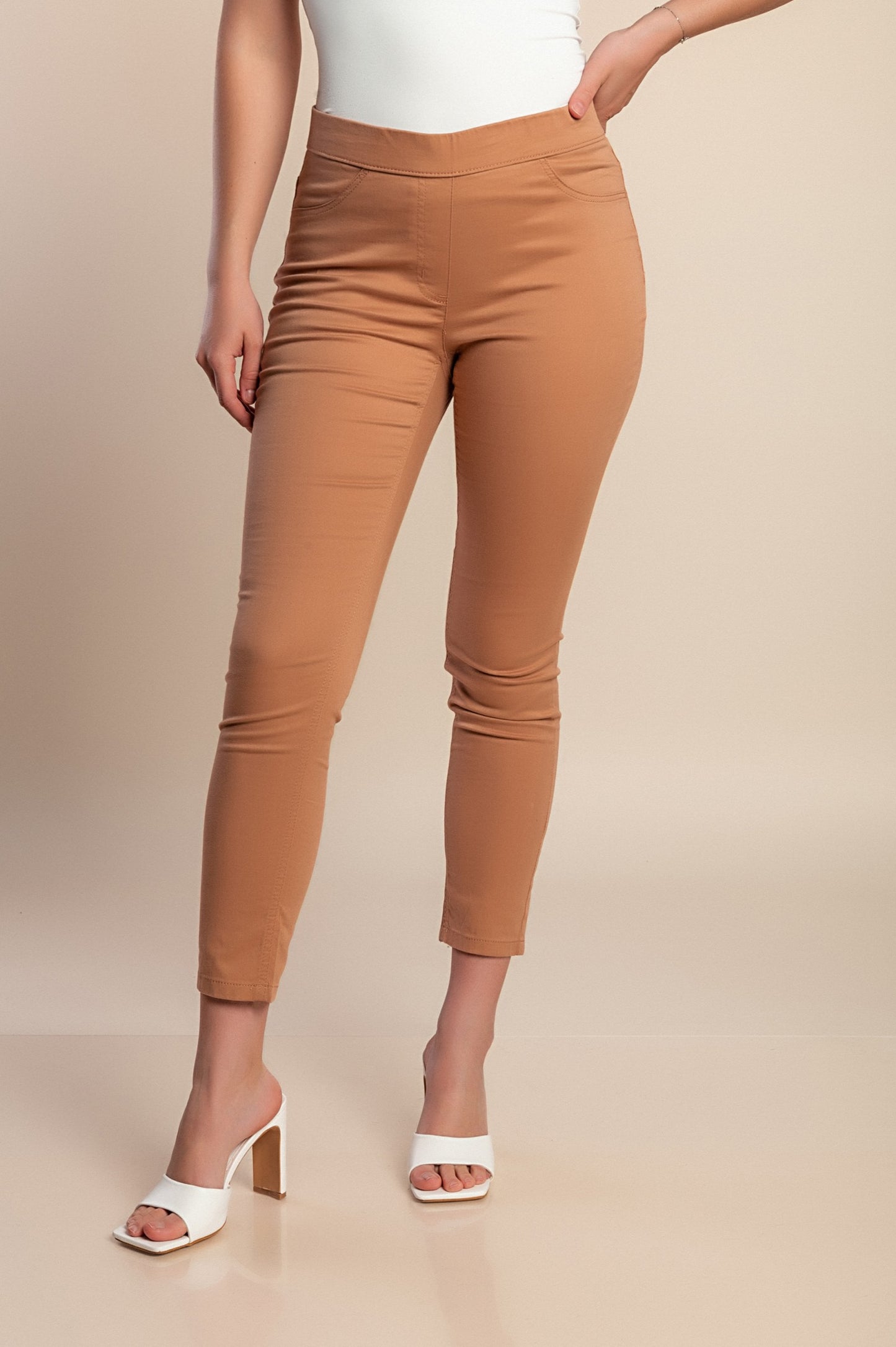 Pantaloni attillati in cotone taglie forti, cammello