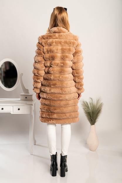 Cappotto lungo elegante in eco pelliccia Benimia, cammello