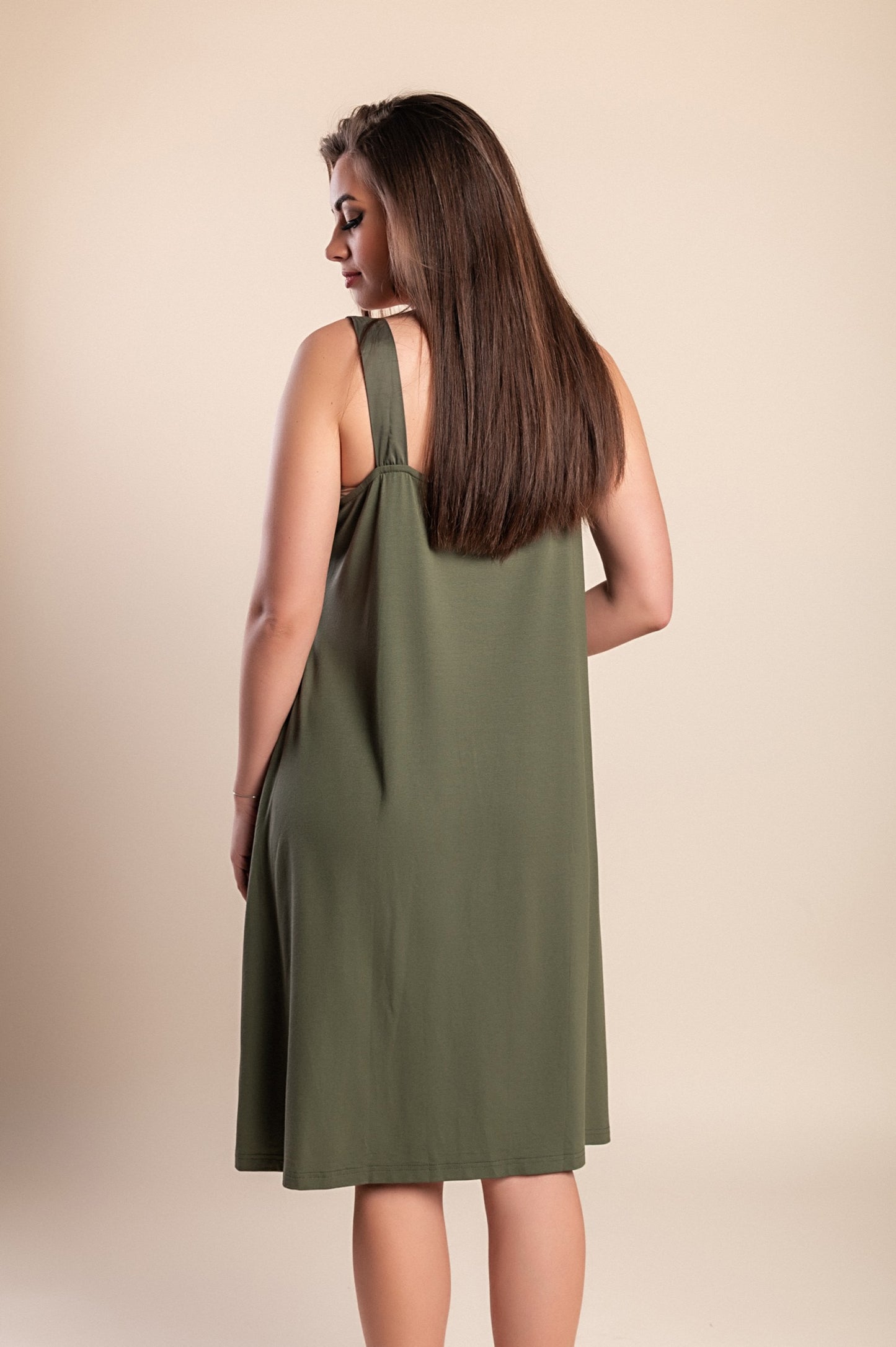 Abito midi taglie forti con tasca grande, verde oliva