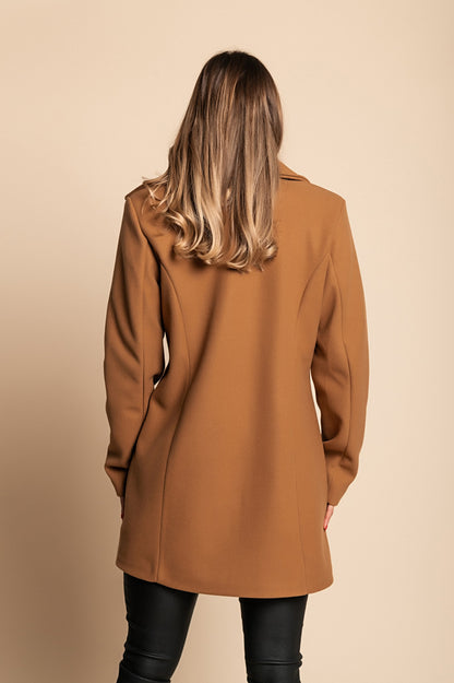 Cappotto elegante con bottoni e cerniera, cammello