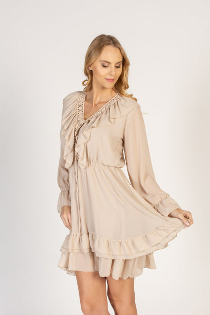 ELEGANTE ABITO CON SCOLLO A "V" , PIZZO E DETTAGLIO VOLANT CLEMENTINA, BEIGE