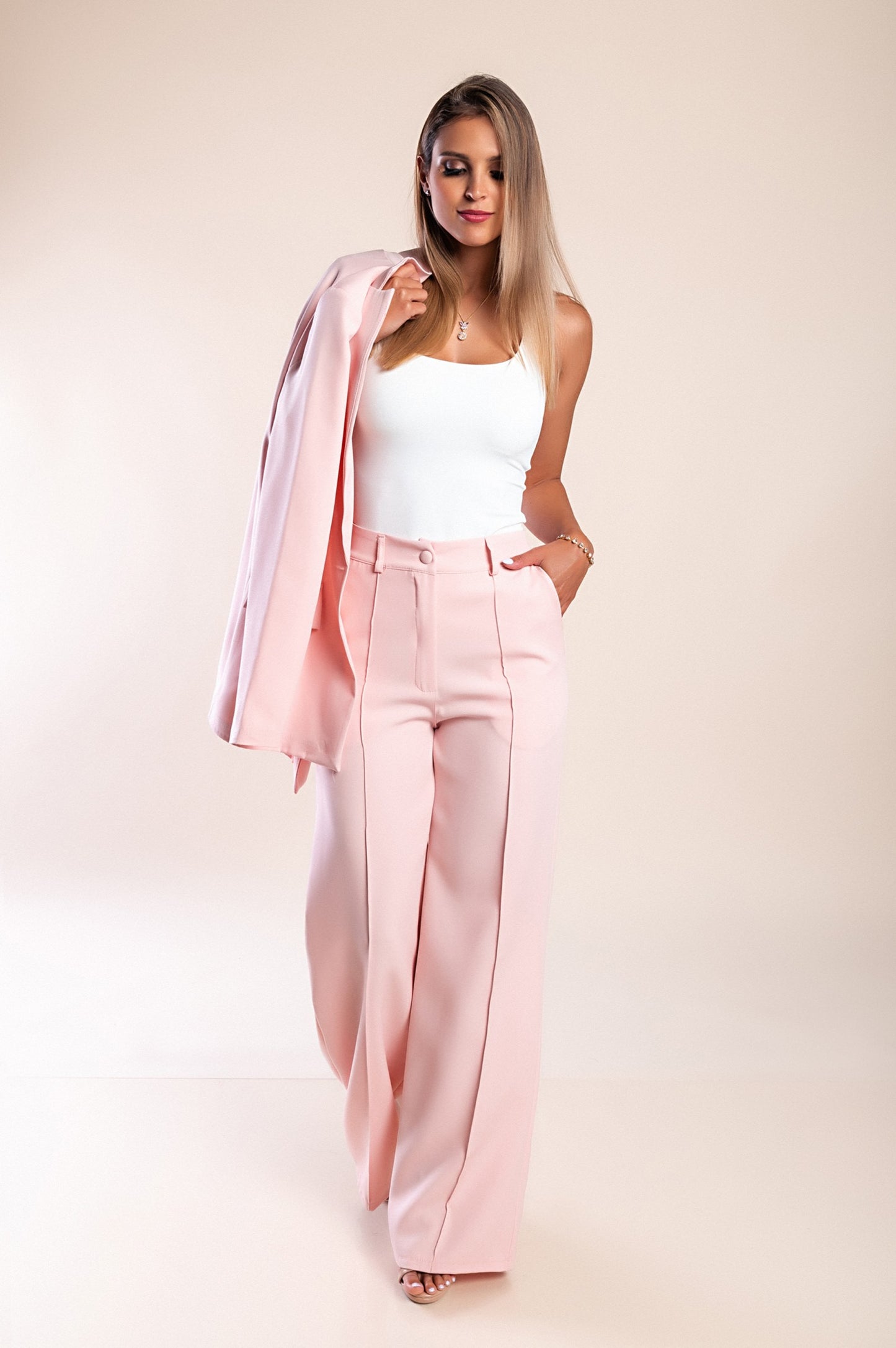 Completo giacca e pantaloni eleganti, rosa chiaro