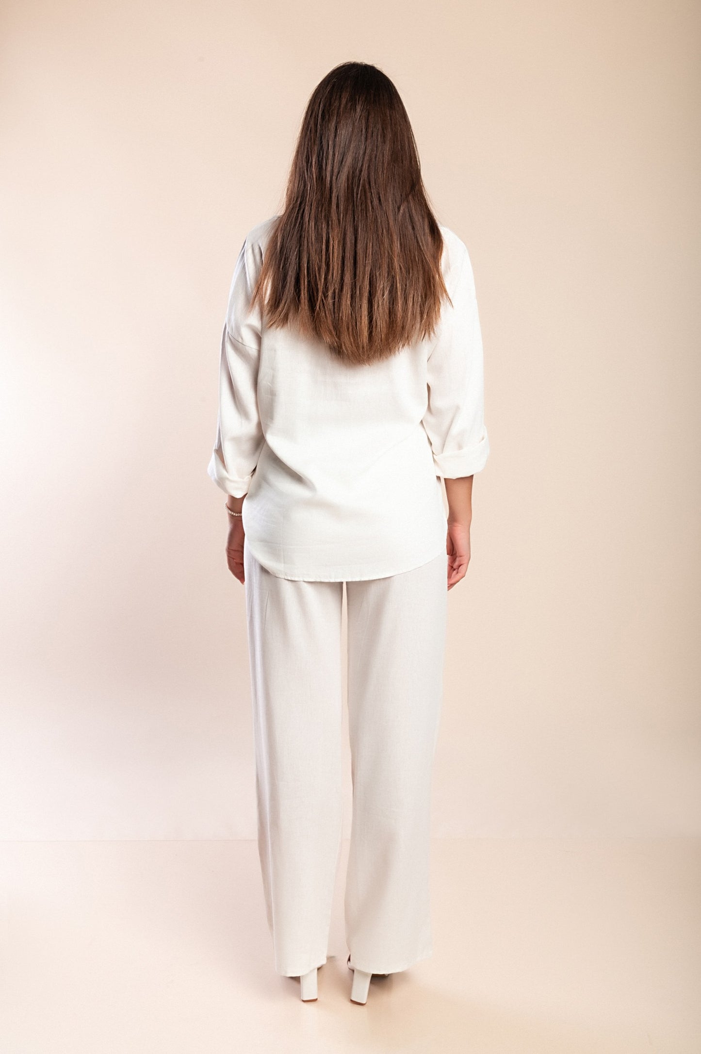 Completo camicia e pantaloni in lino, bianco