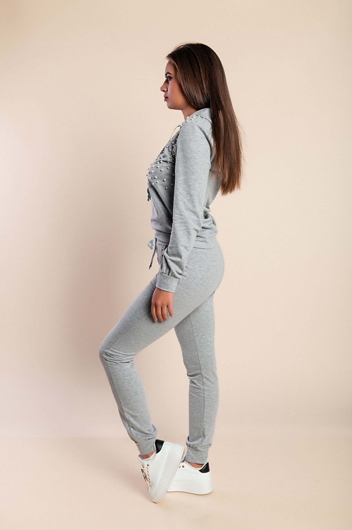 COMPLETO MAGLIETTA CON CAPPUCCIO E PANTALONE CON DETTAGLIATI DI PERLINE TINSELY, ROSA