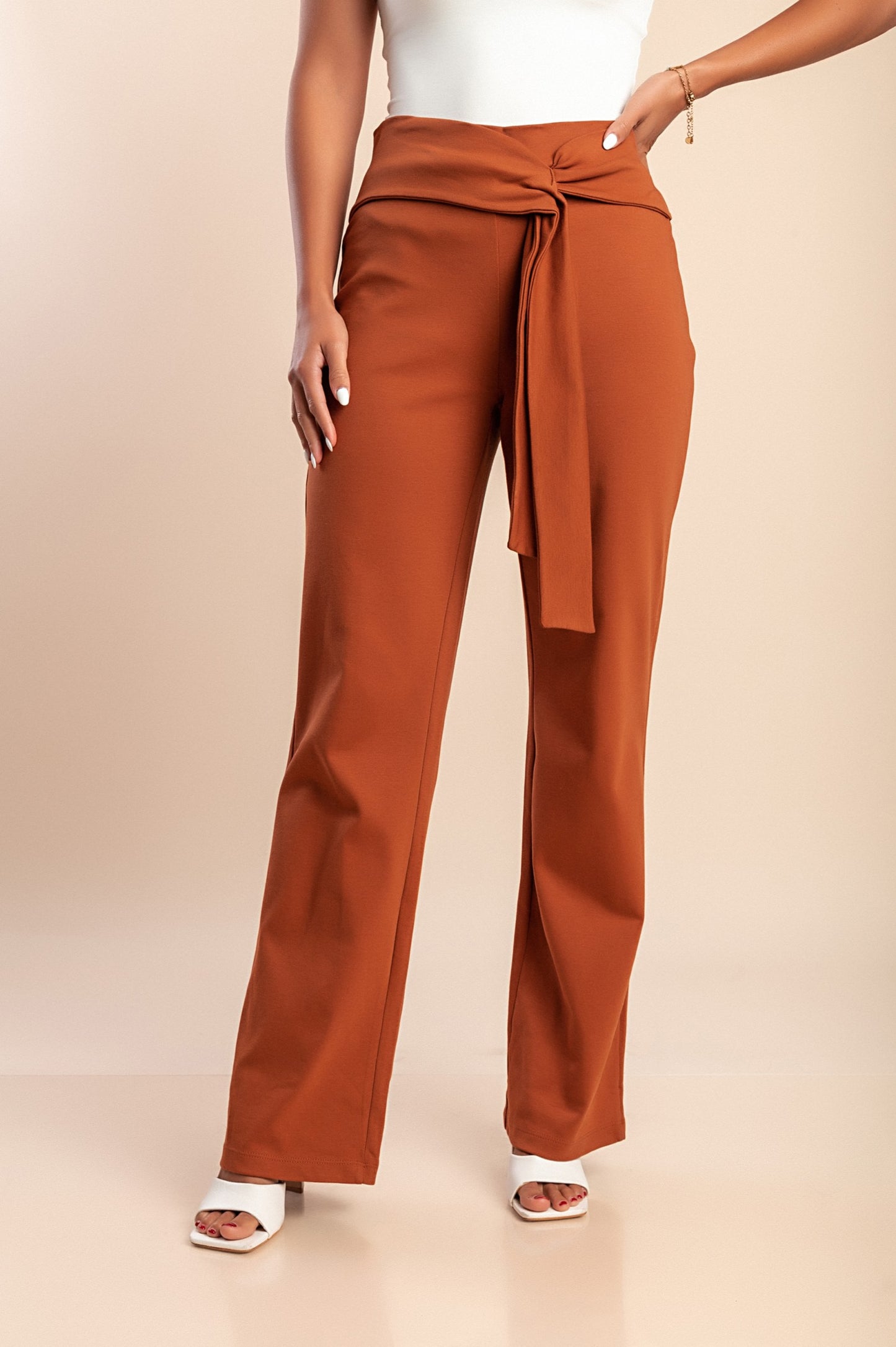 Pantaloni eleganti in cotone con nodo decorativo, cammello