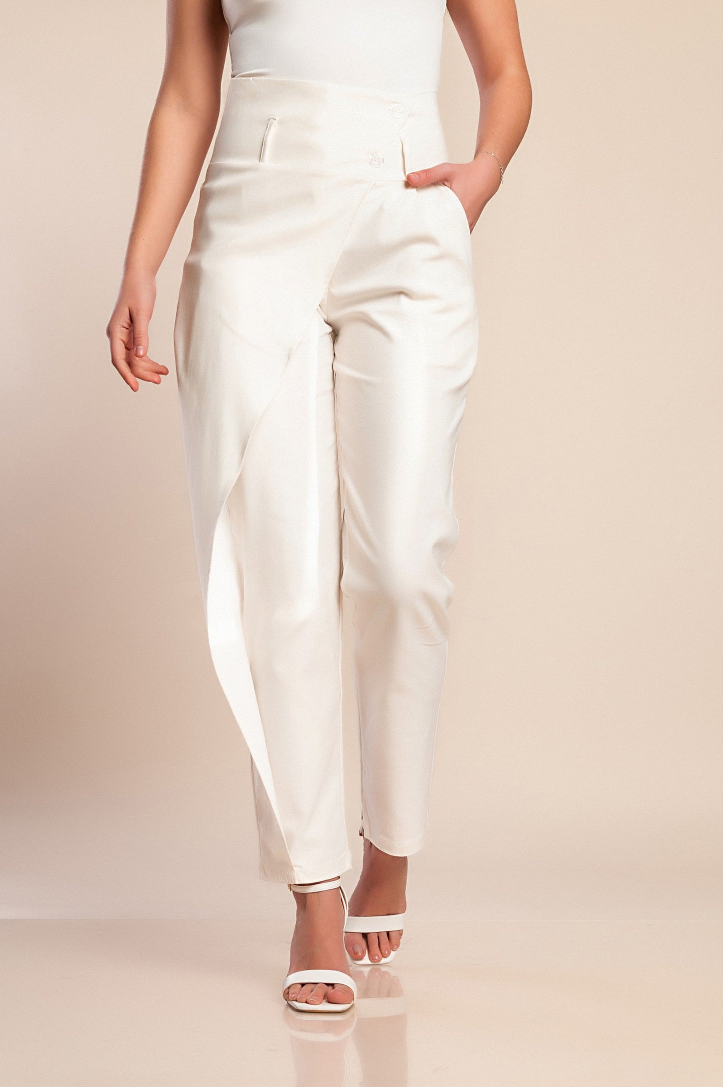 Pantaloni eleganti con volant, neri