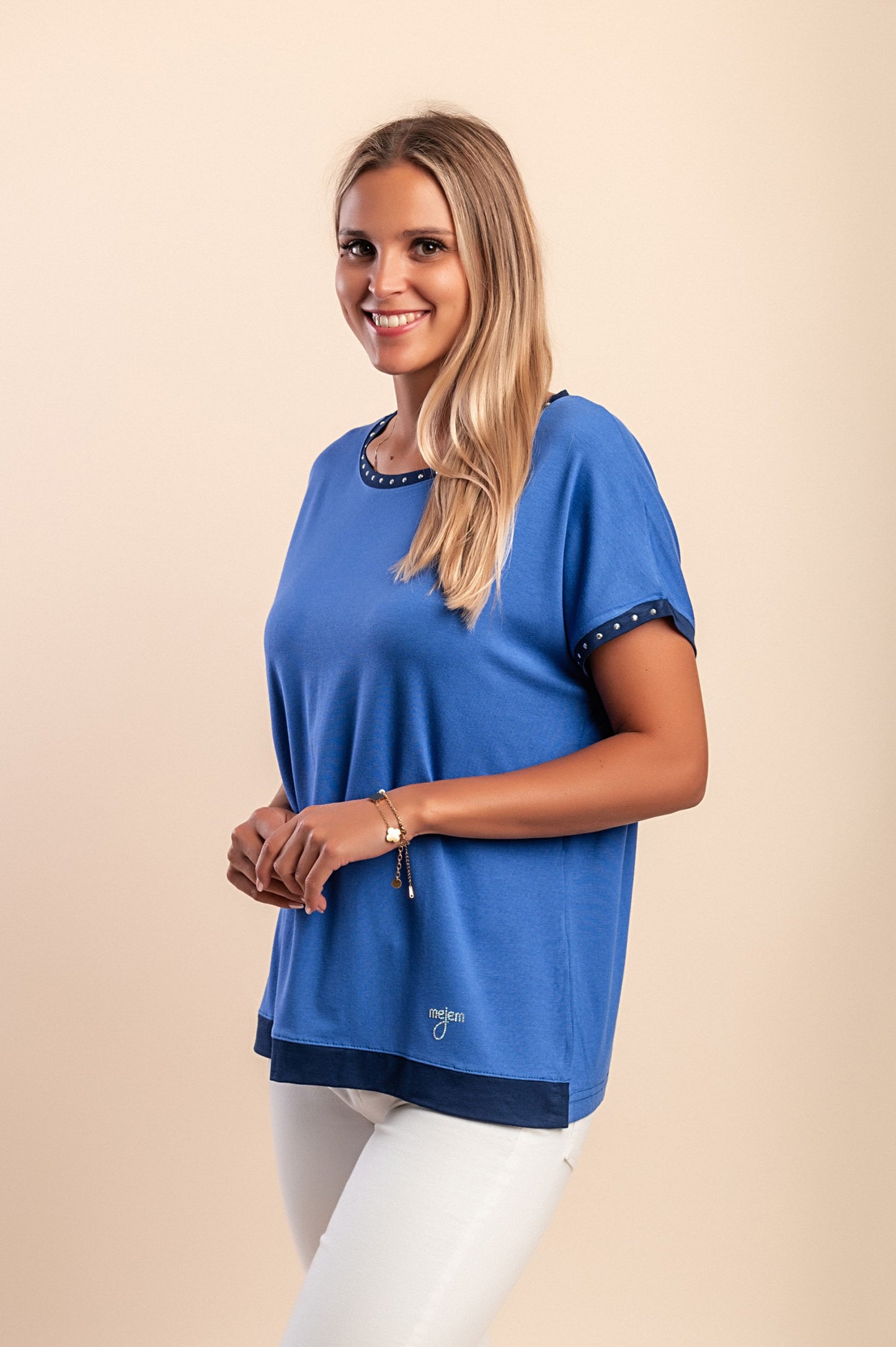 T-shirt in viscosa con rivetti decorativi, blu scuro