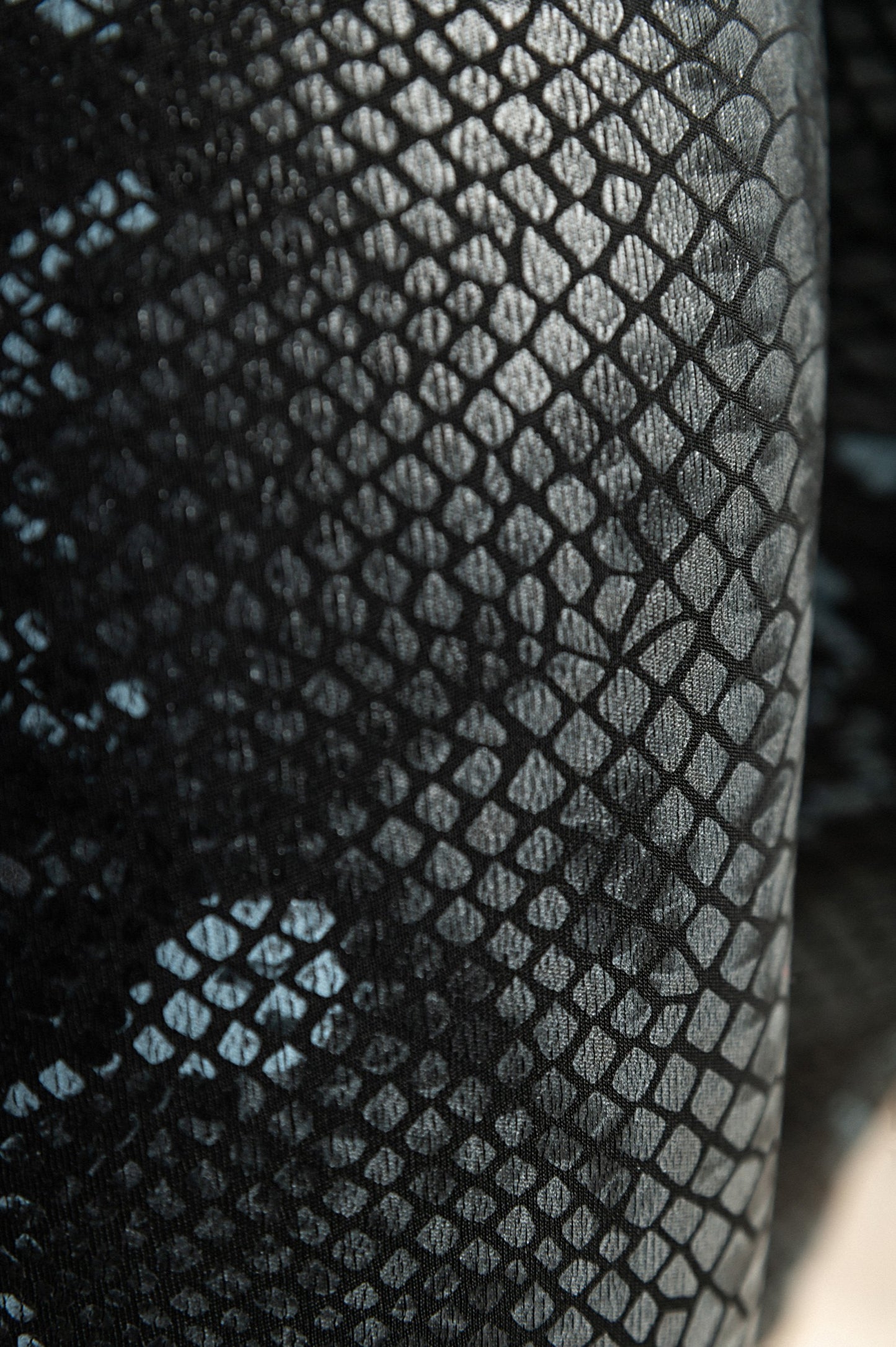 Leggings alla moda con stampa pelle di serpente, neri