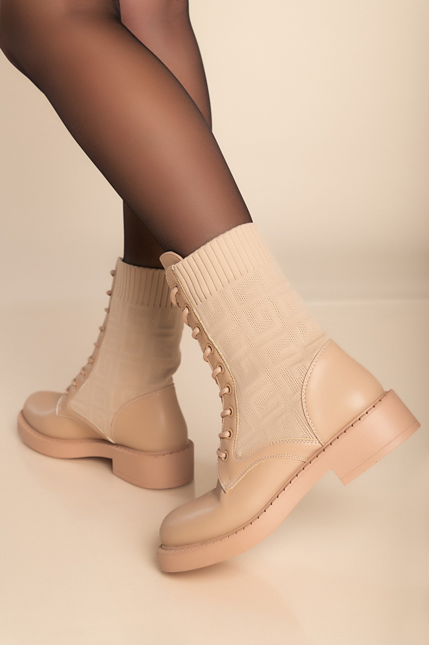 Stivaletti stringati, beige