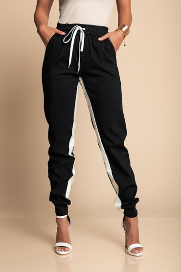 PANTALONE ALLA MODA CON RIGA SUI LATI, ELASTICIZZATE IN VITA  FRIEDA, NERO