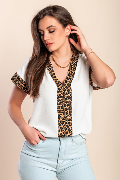 Camicetta con stampa leopardata, bianca