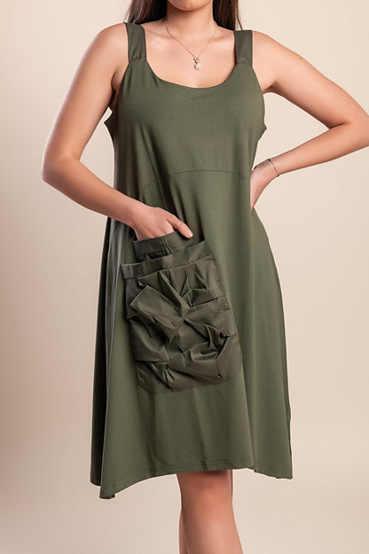 Abito midi taglie forti con tasca grande, verde oliva