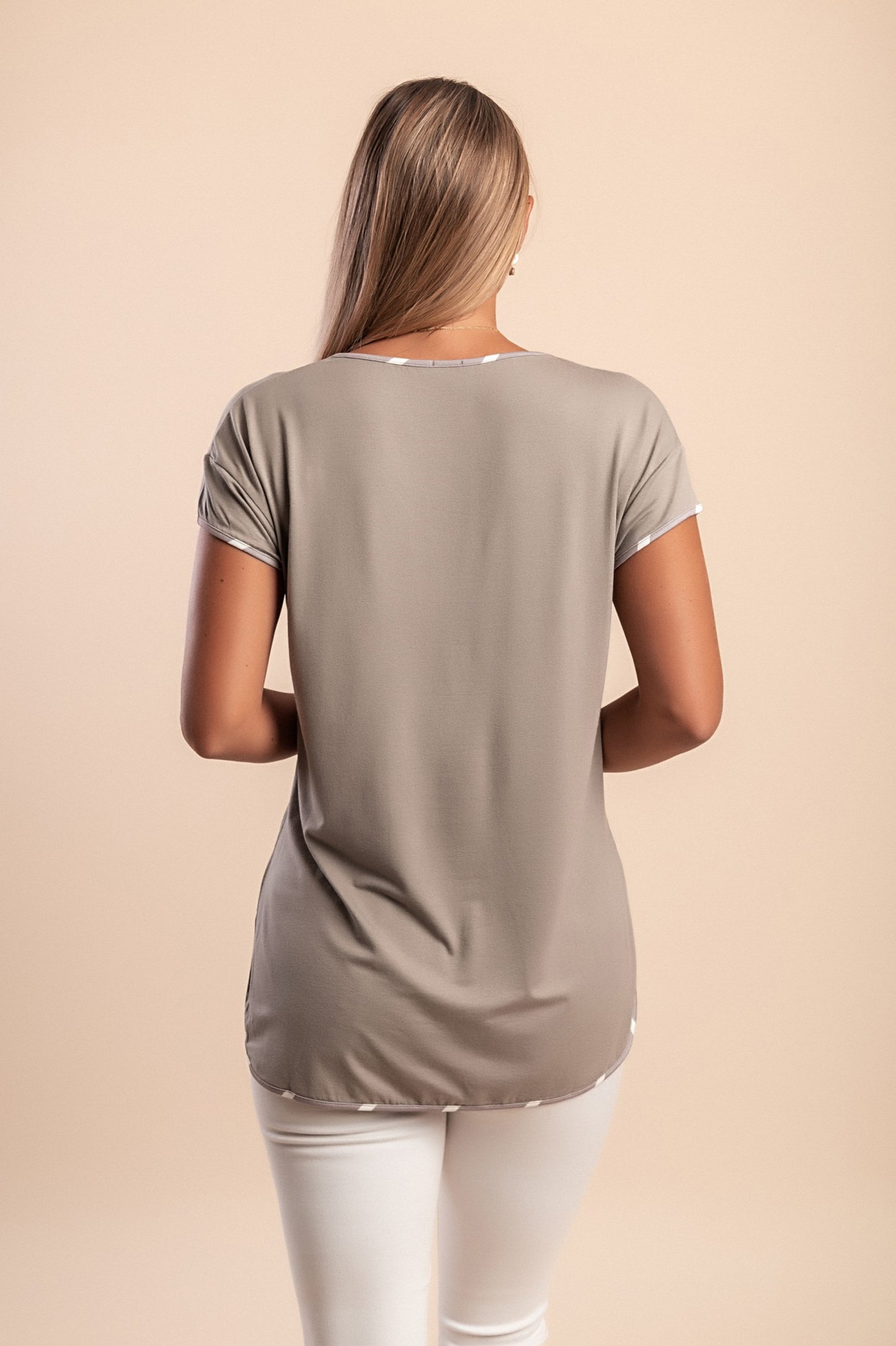 T-shirt in viscosa con scollo a "V", rossa