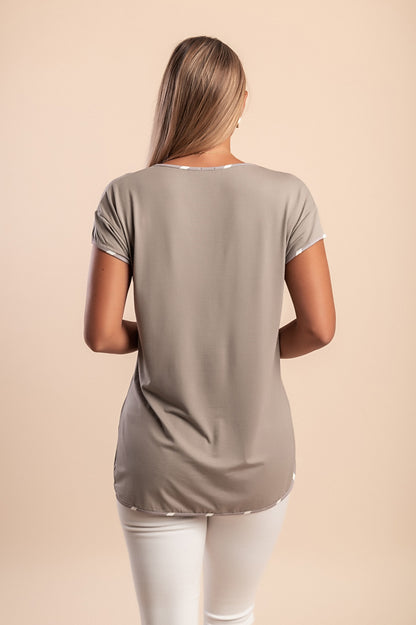 T-shirt in viscosa con scollo a "V", rossa