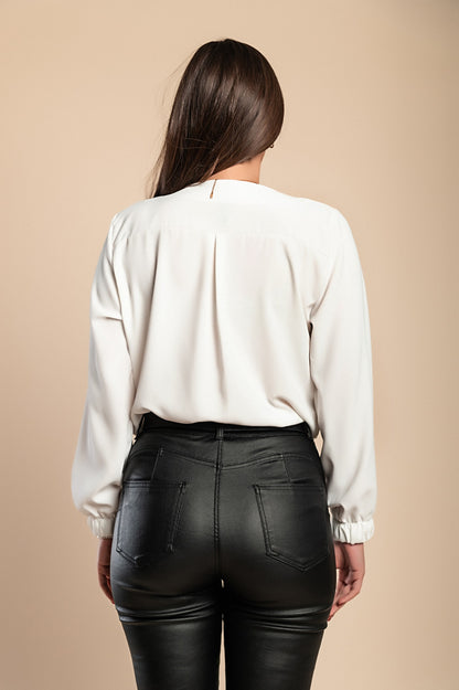 Camicia elegante con scollo rotondo, bianca