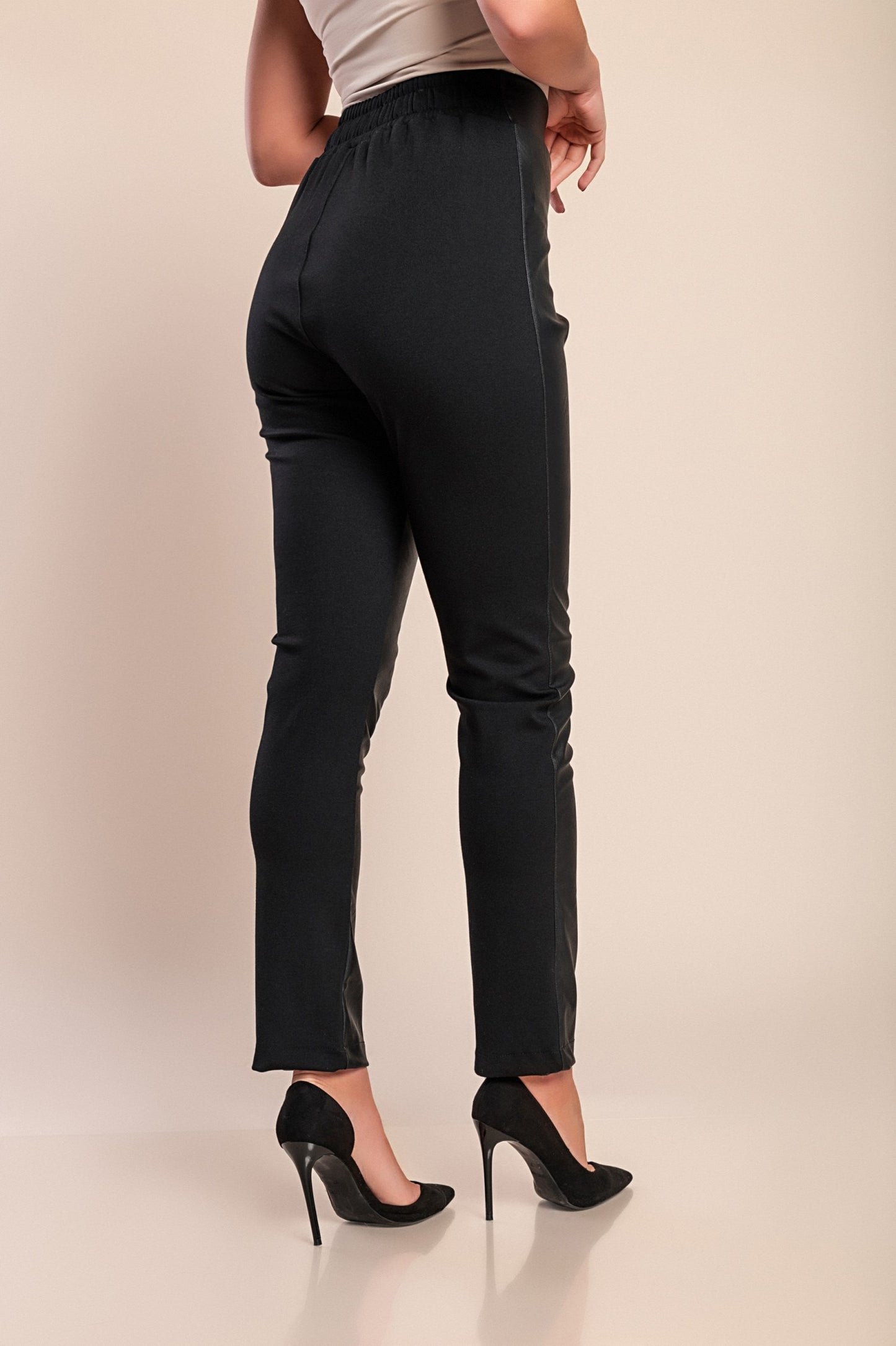 Pantaloni eleganti in similpelle, neri