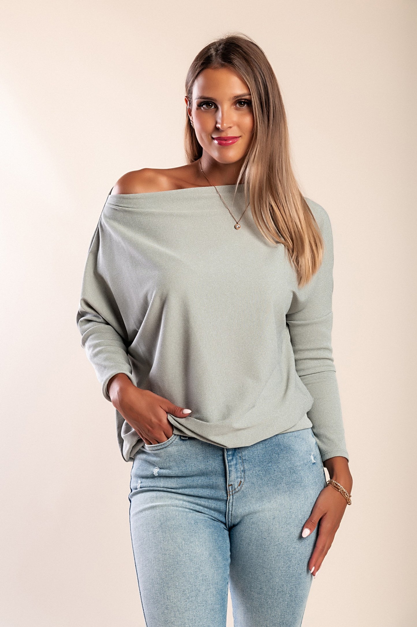 MAGLIETTA OVERSIZE CON SCOLLO A BARCA E MANICHE AMPIE DANICA, GRIGIO