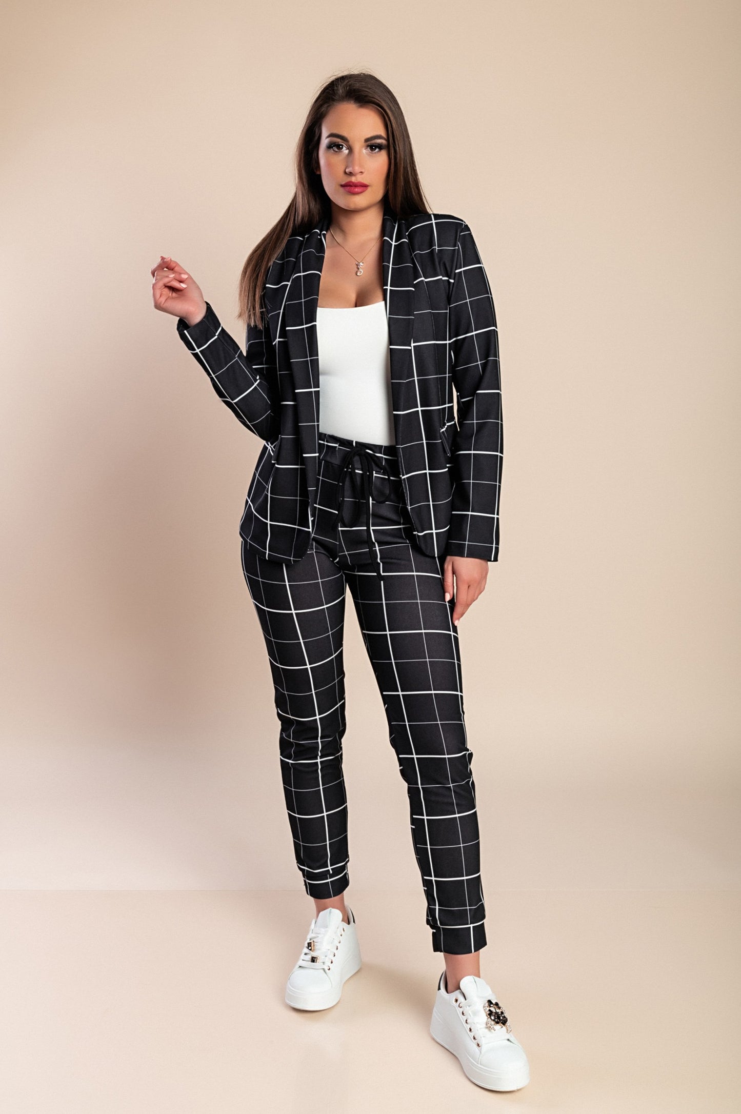Completo di pantaloni e blazer elegante senza lettere Estrena, nero-nero