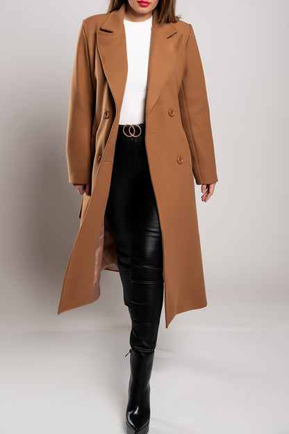Elegante cappotto lungo con bottoni, color cammello