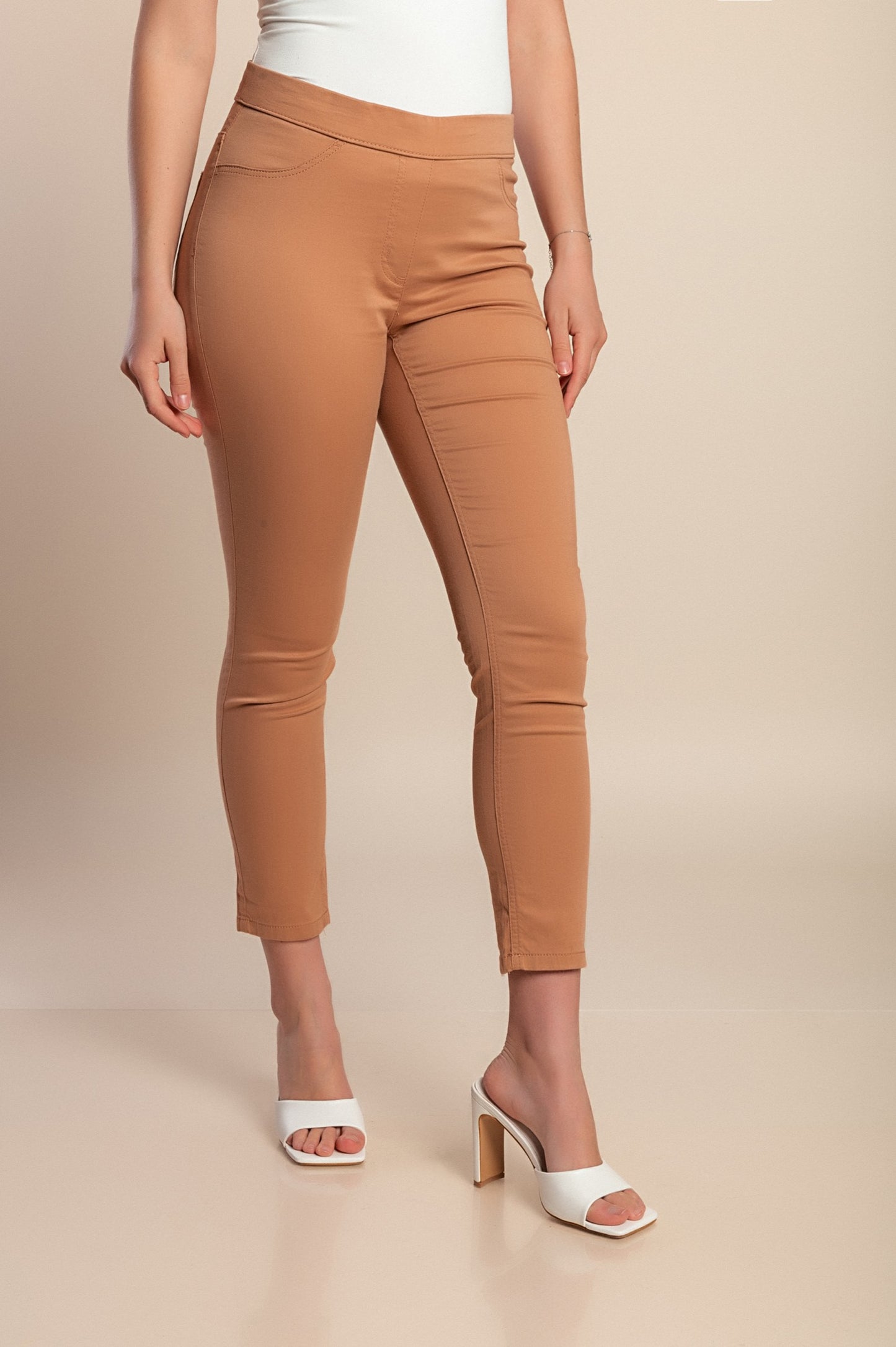 Pantaloni attillati in cotone taglie forti, cammello