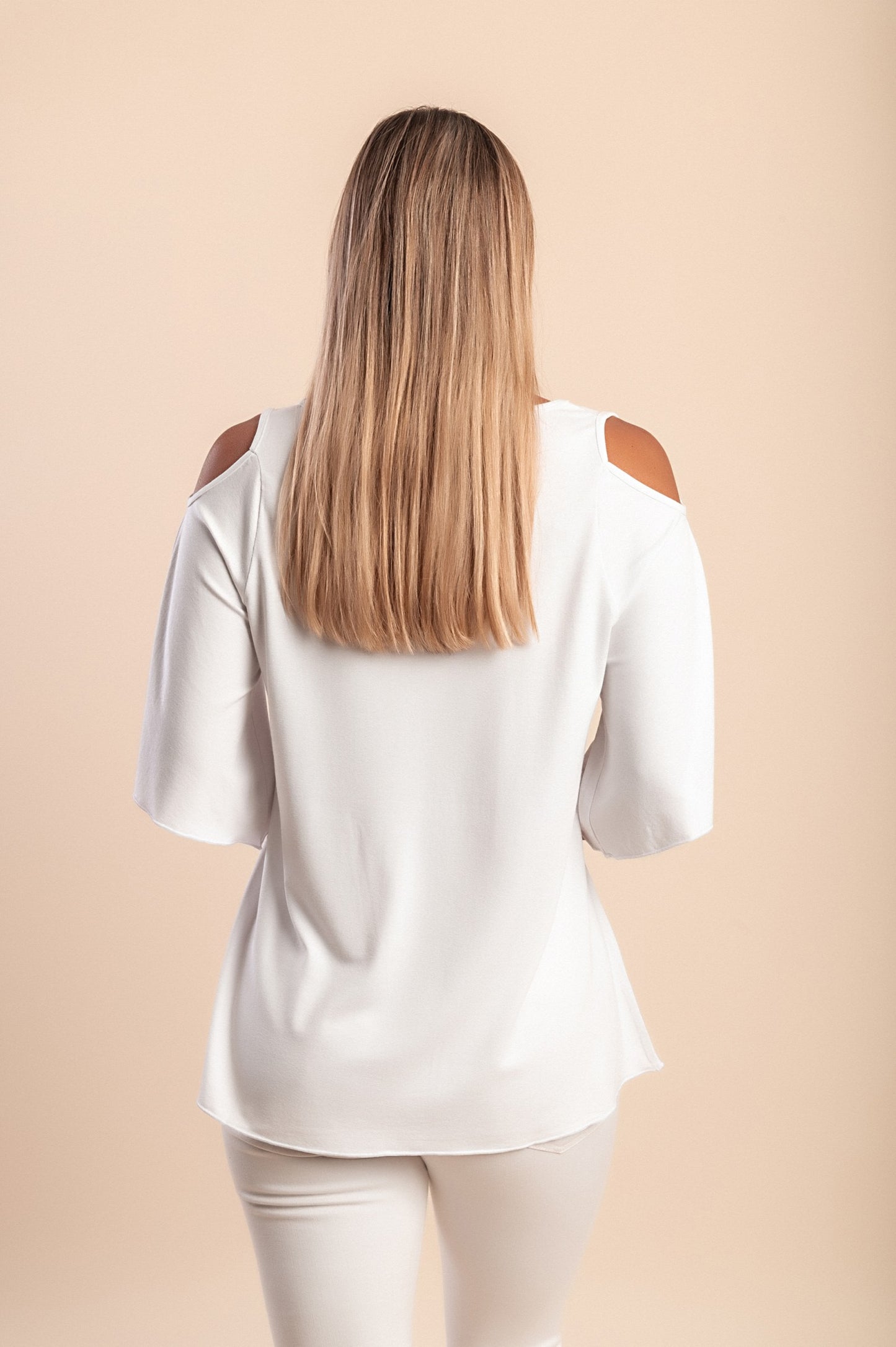 Maglietta con ritagli sulle spalle, nera