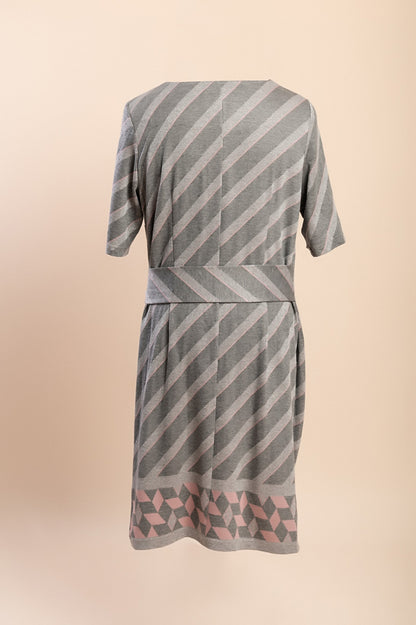 Abito taglie forti con stampa a righe, grigio