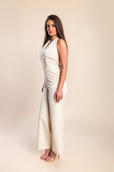 Tuta elegante con bottoni decorativi, beige